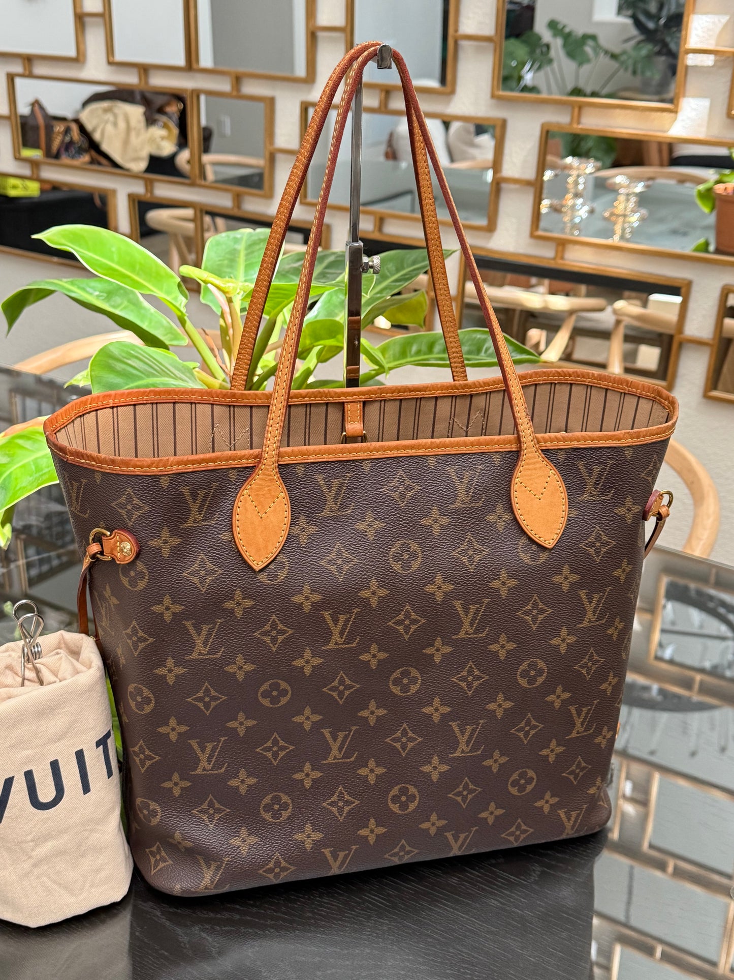 Neverfull MM with Dustbag ๐
Year: 2016