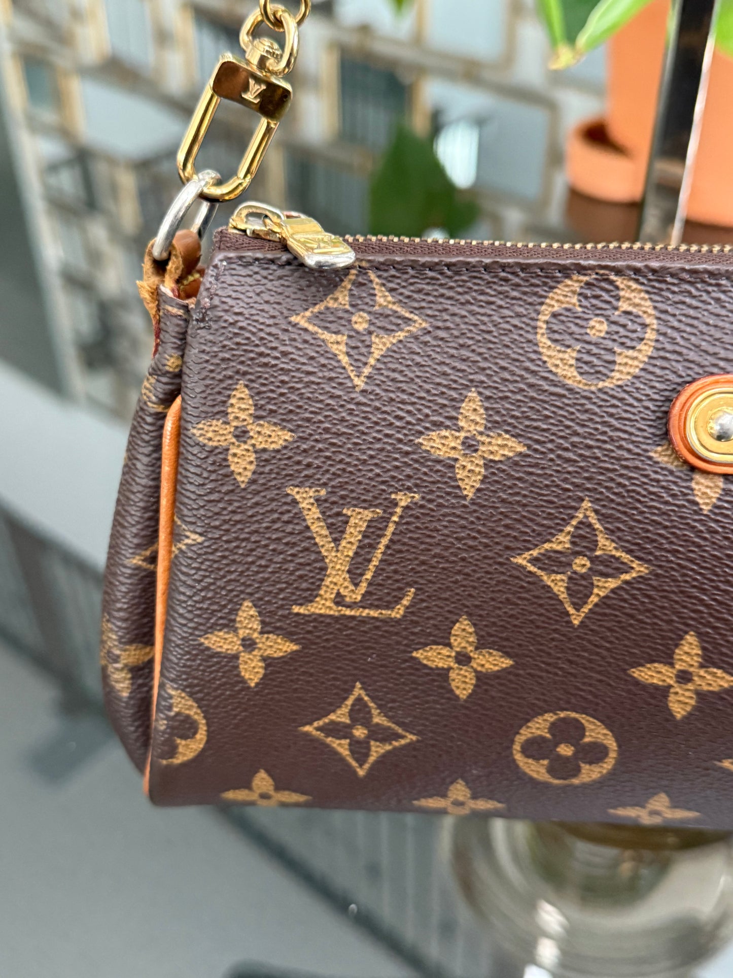 Eva Clutch with Dustbag- ๐๏ธ Year: 2015