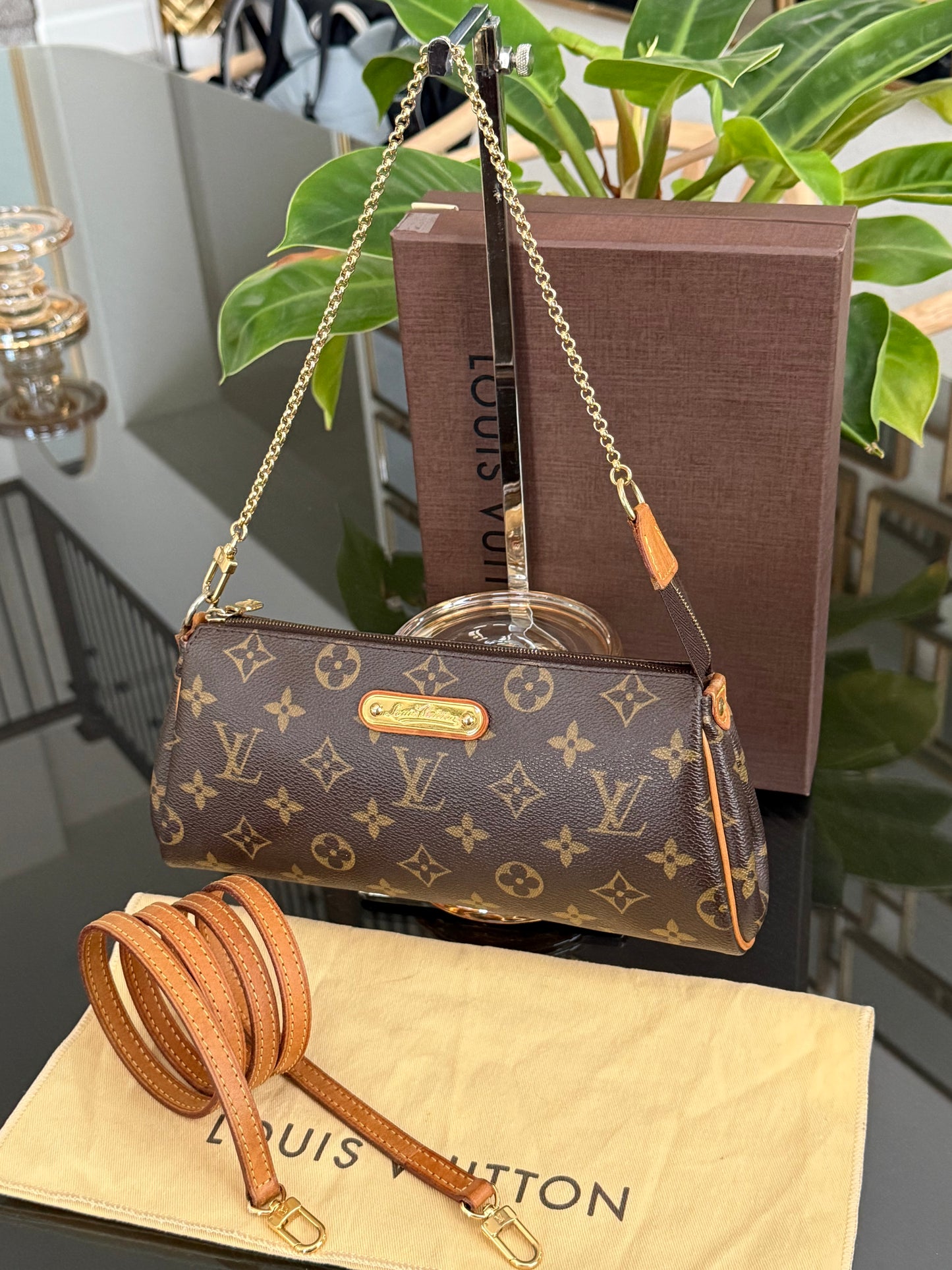 Eva Clutch with Original Strap,Box and Dustbag🗓️ Year: 2009