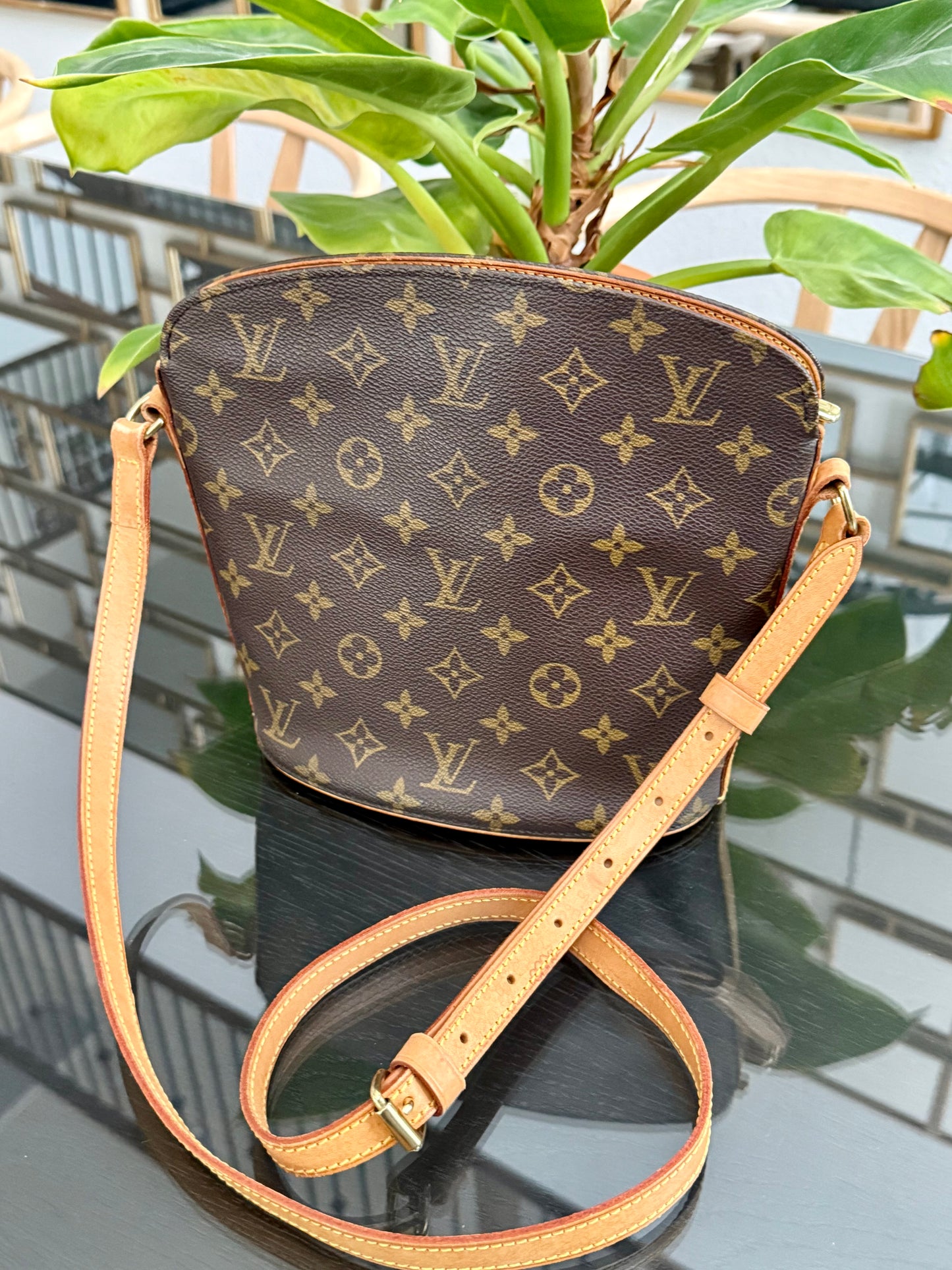 Drouot Crossbody -π
Year: 1997