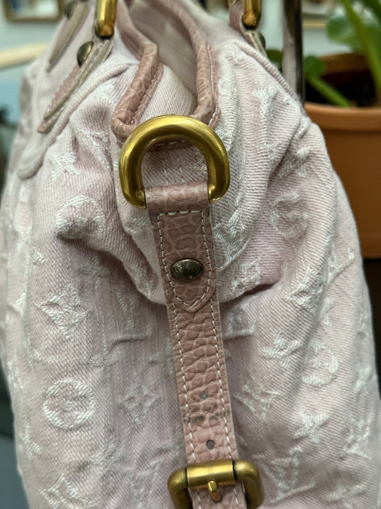 Denim Neo Cabby MM in Rose Pink 🗓️ Year: 2009
