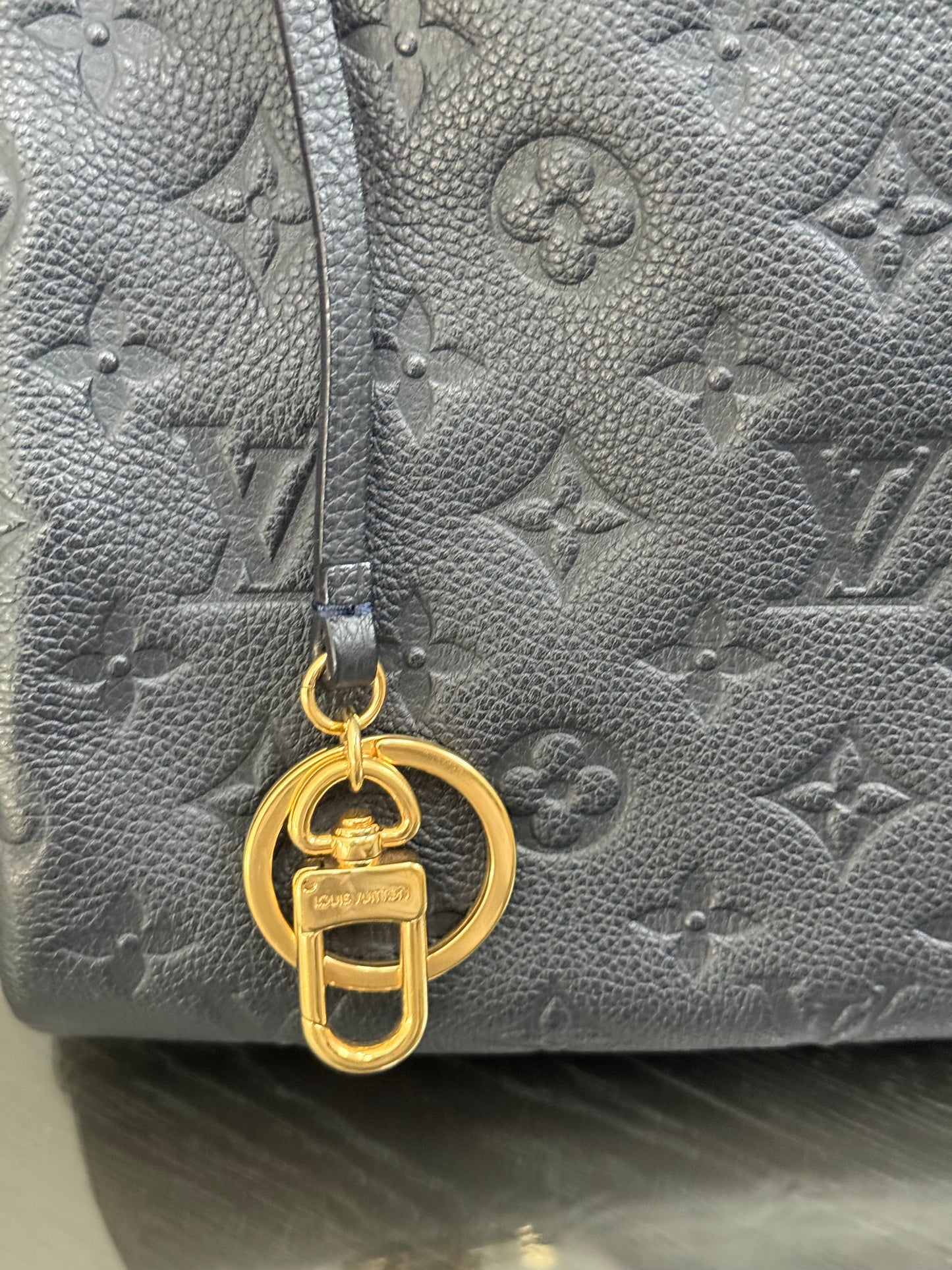 Artsy MM Empriente in Black/ Navy Blue with Dustbag, Receipt and Insert Organizer - ๐
Year: 2012