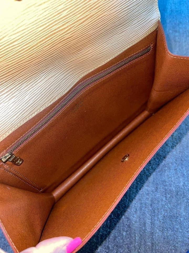 Epi Montaigne Clutch in Winnipeg Beige -Year: 1987