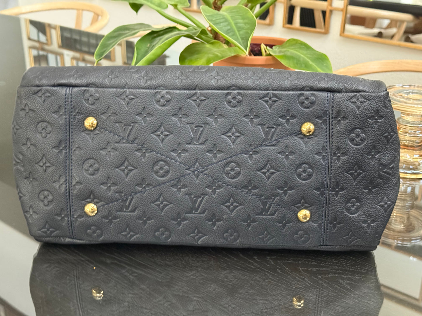 Artsy MM Empriente in Black/ Navy Blue with Dustbag, Receipt and Insert Organizer - ๐
Year: 2012