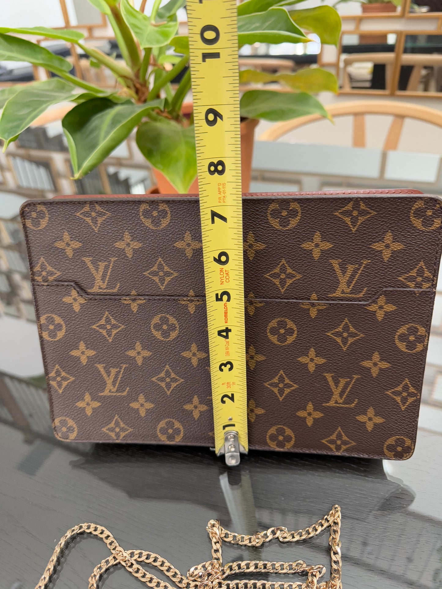Pochette Homme with Generic Crossbody -🗓️ Year: 1995