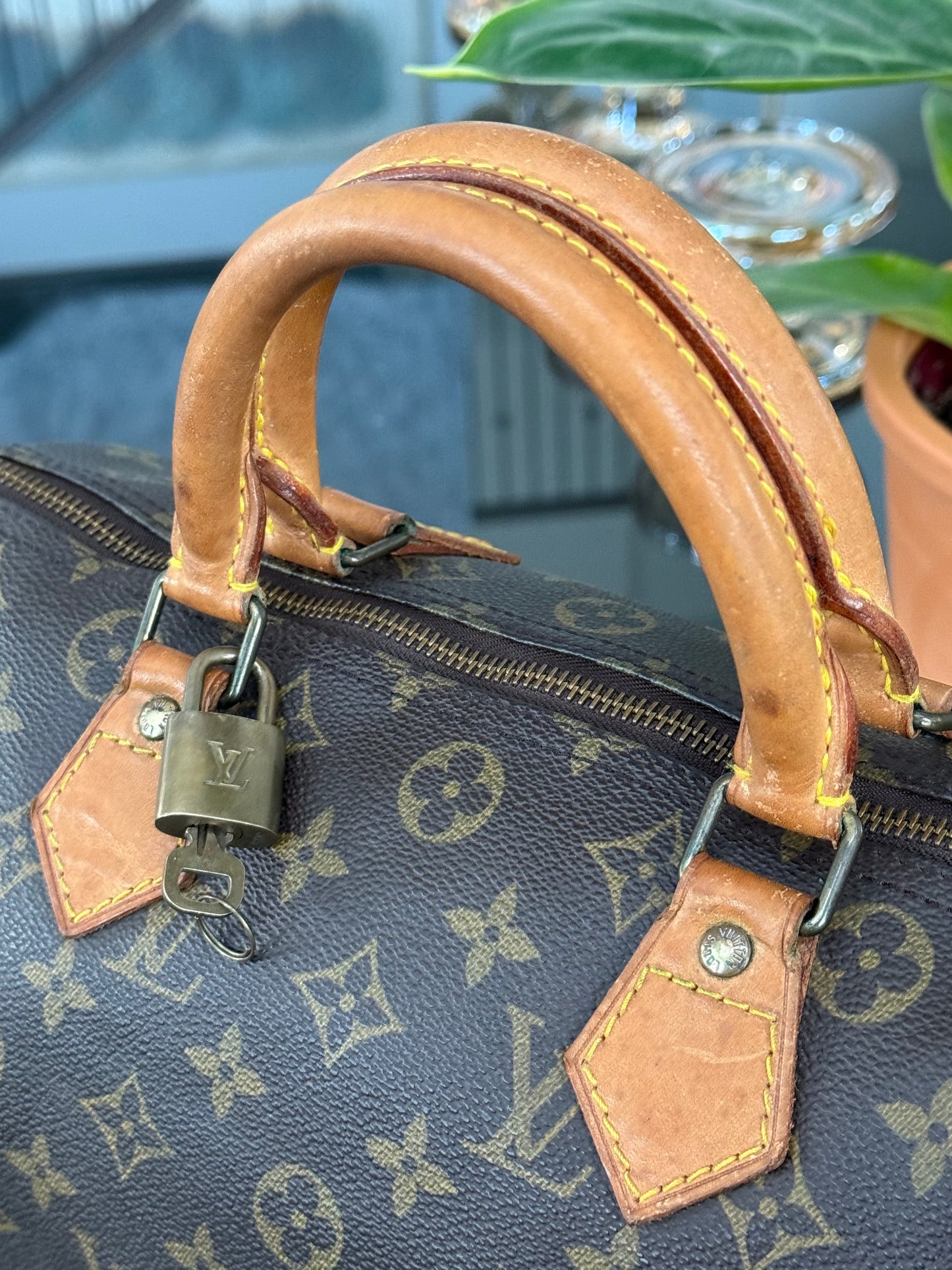 Speedy 30 with π Lock & Key - π
Year: 1989