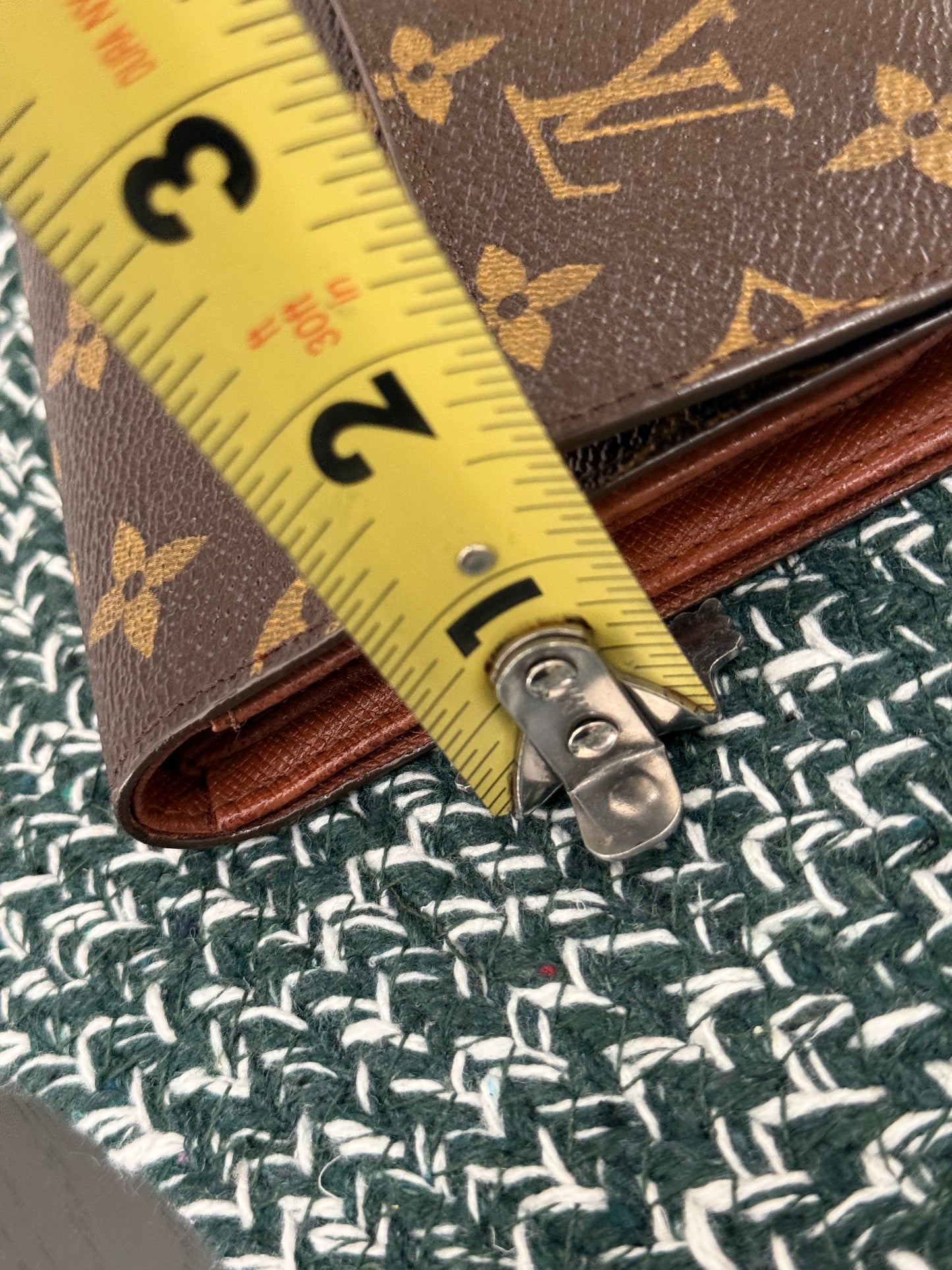 Etui Wallet Passport Holder in Monogram with 6 Cardholders ๐๏ธ Year: 1999