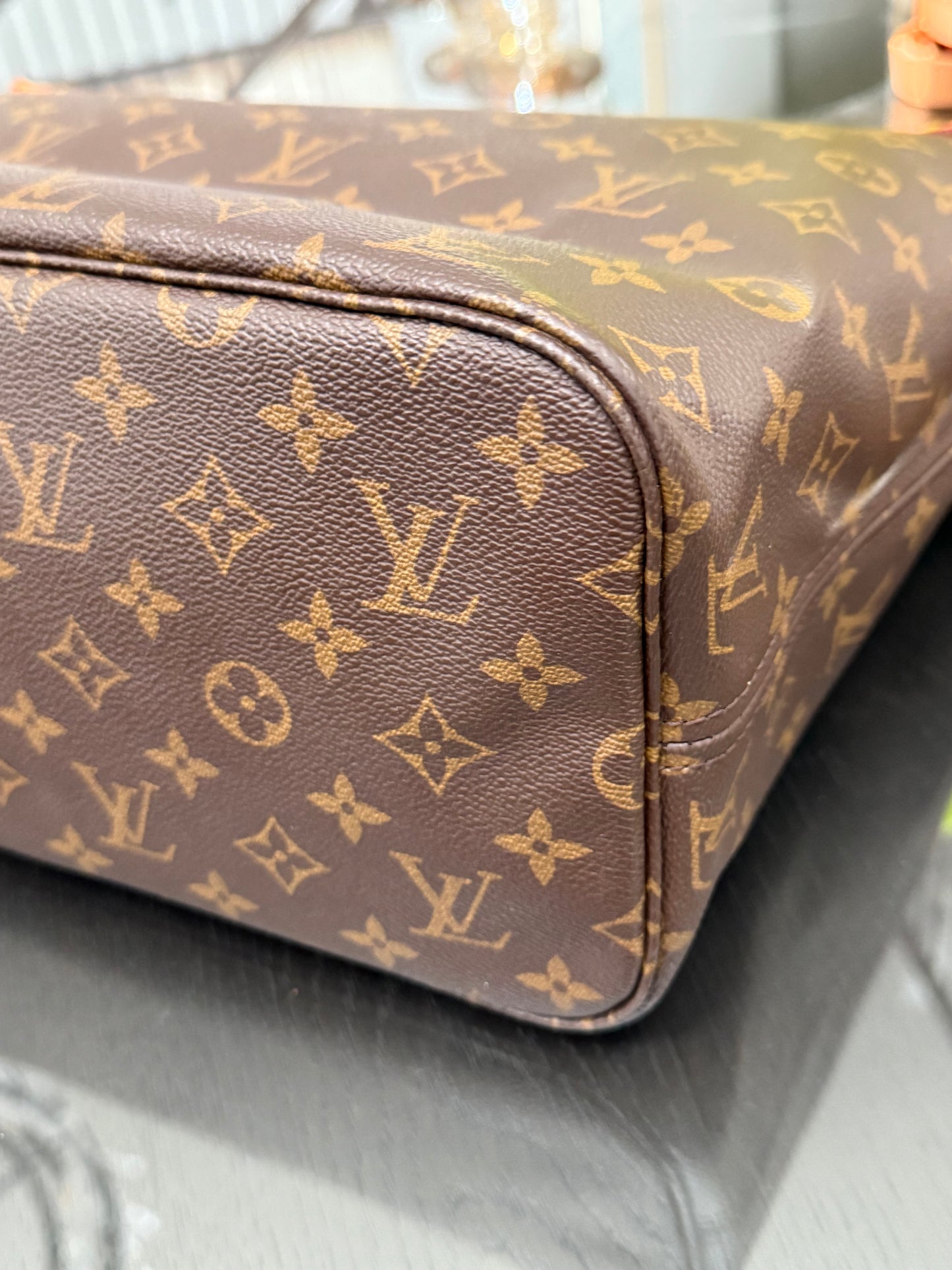 Neverfull MM with Dustbag ๐
Year: 2016