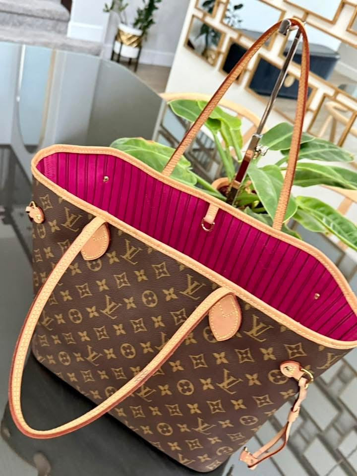 Neverfull MM Monogram in Peony with Dustbag and Insert organizer π
Year: 2020