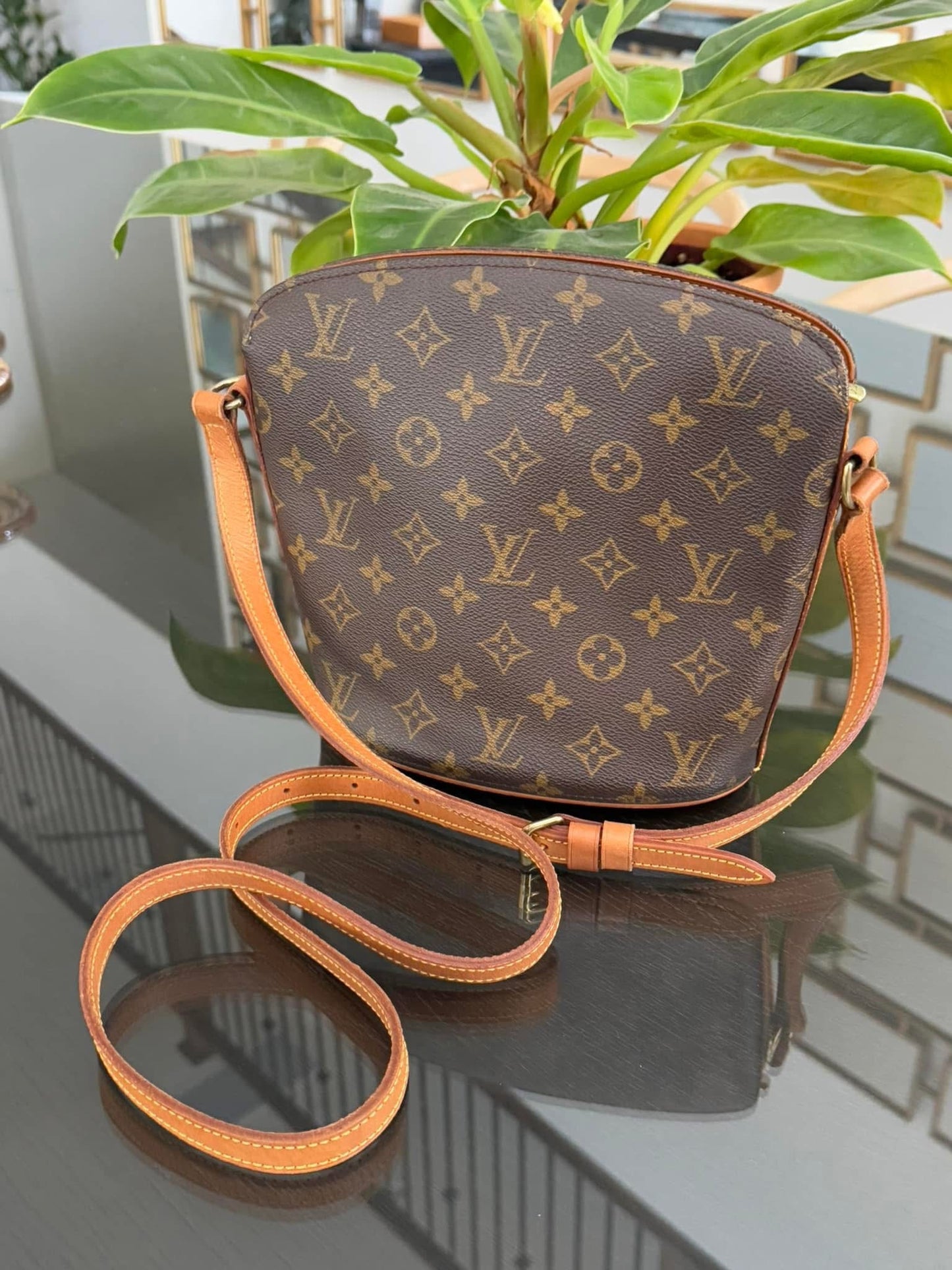 Drouot Crossbody
π
Year: 2001