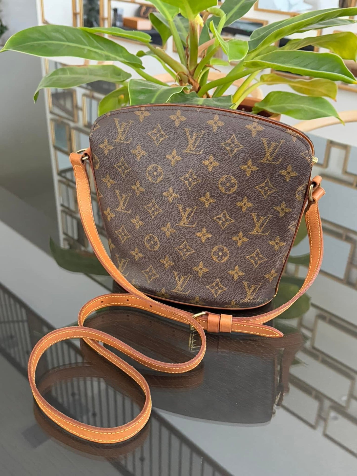 Drouot Crossbody
π
Year: 2001