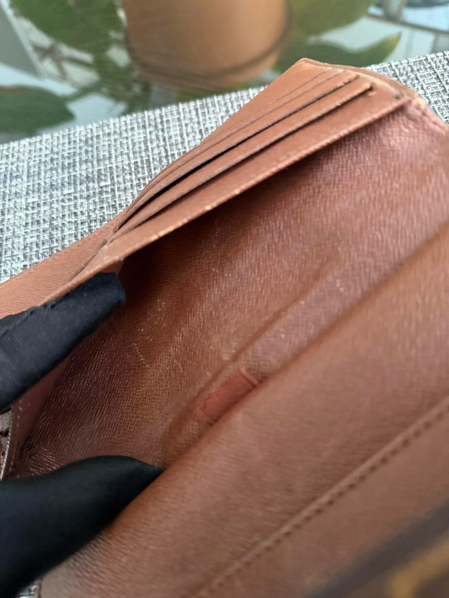 International Wallet with 8 Cardholders ๐๏ธ Year: 2008