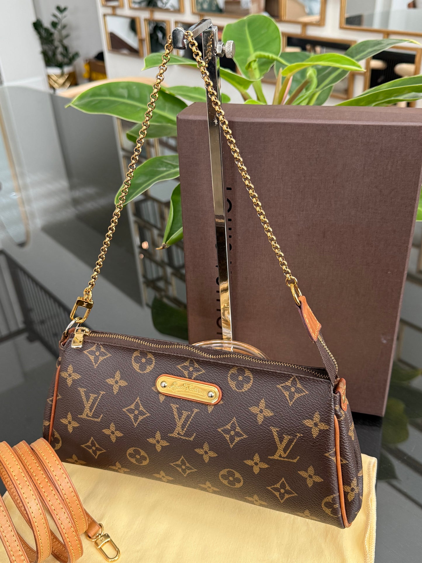 Eva Clutch Crossbody with Dustbag and Box🗓️ Year: 2015