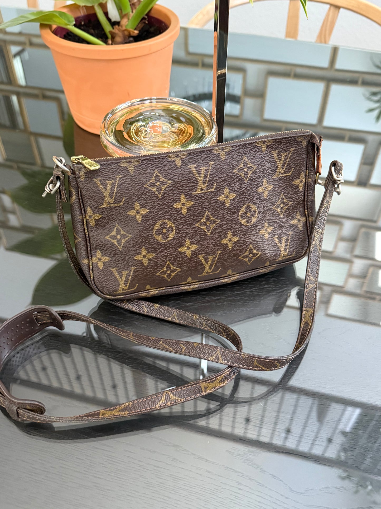 Pochette Accessories with Vintage Crossbody Strap - ๐
Year: 1999