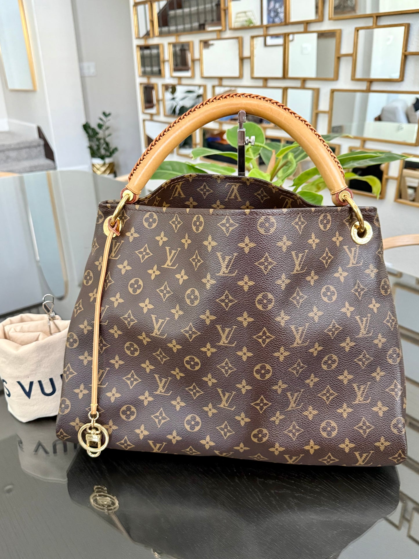 Artsy MM with Dustbag and Insert Organizer - ๐
Year: 2010