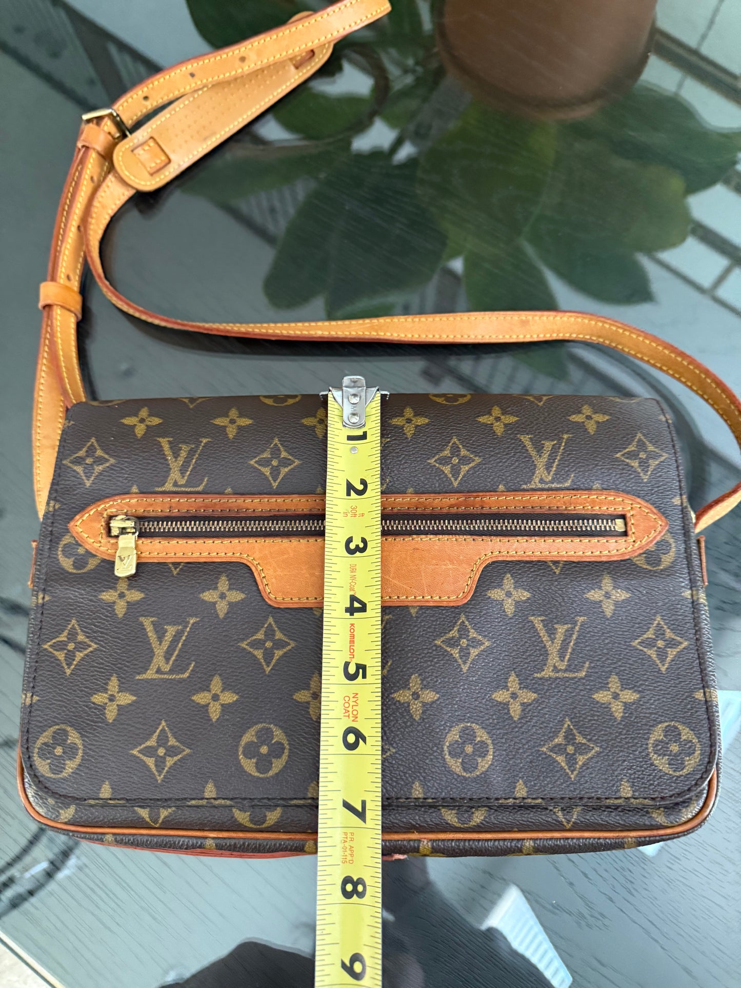 St. Germain 28 Crossbody Bag
๐๏ธ Year: 1995
