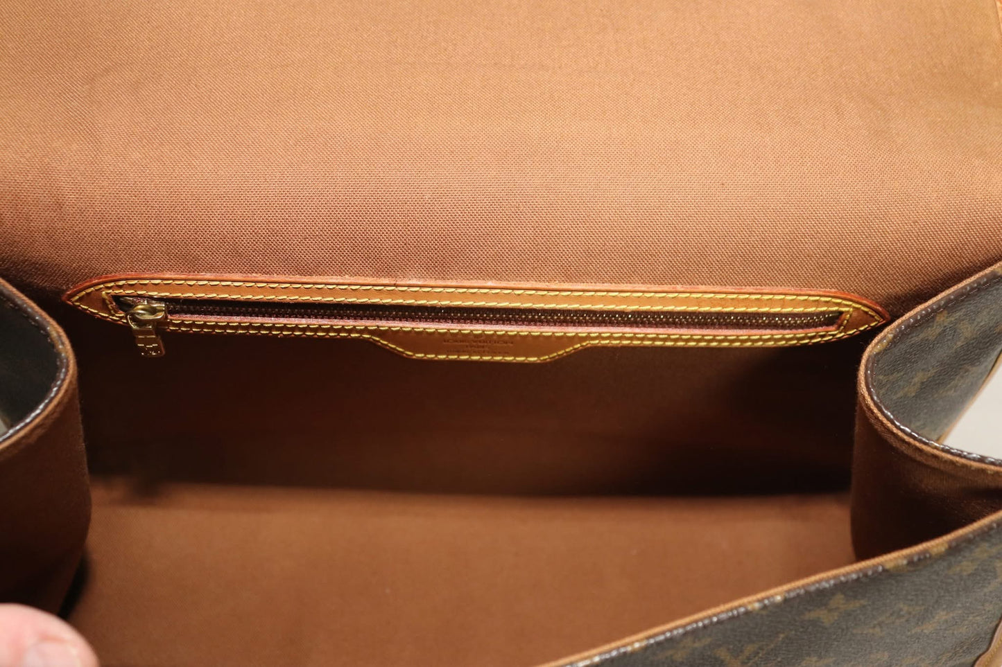 Beverly GM Satchel Crossbody - ๐
Year: 1996