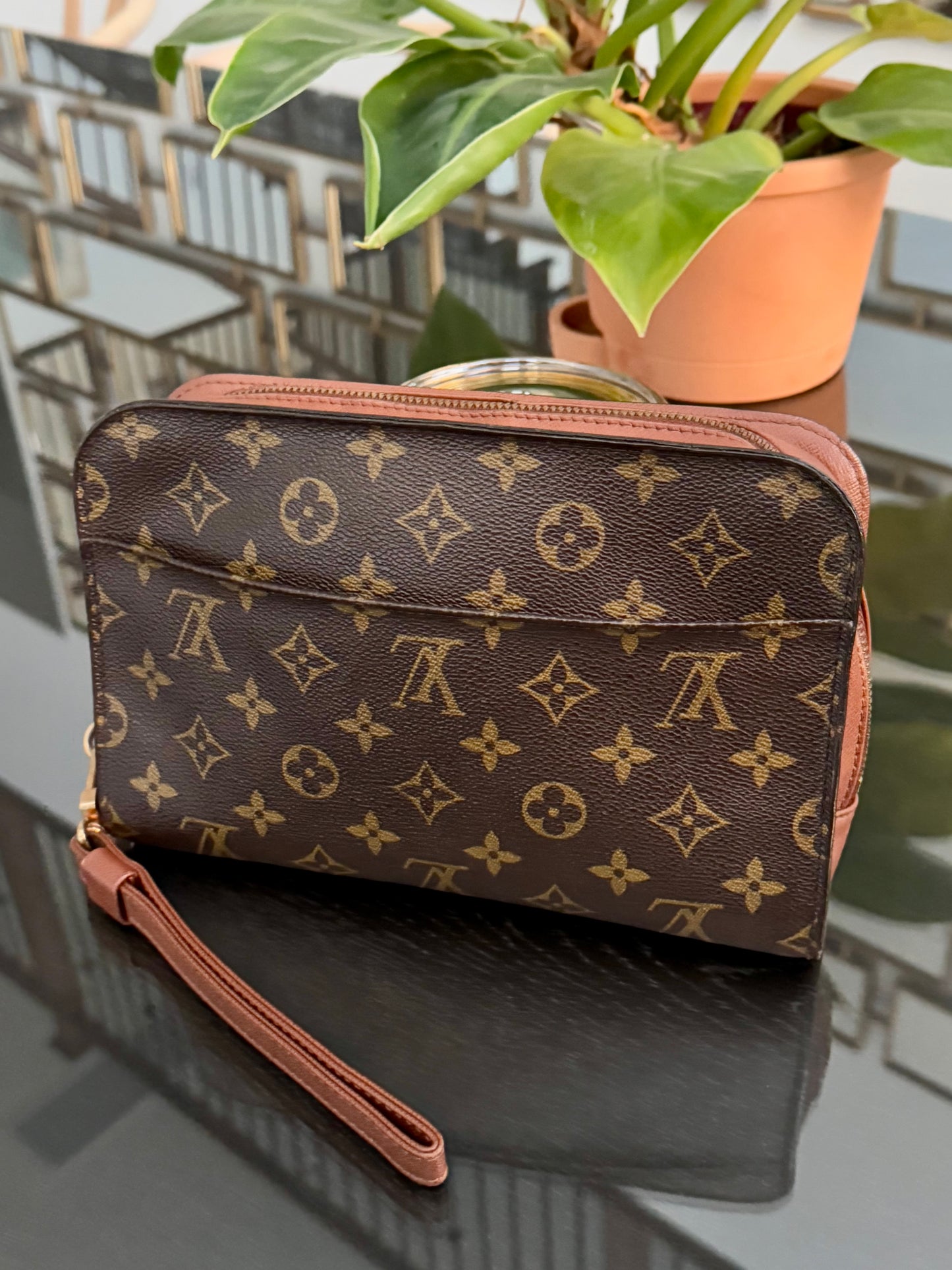 Orsay Clutch
๐๏ธ Year: 1998