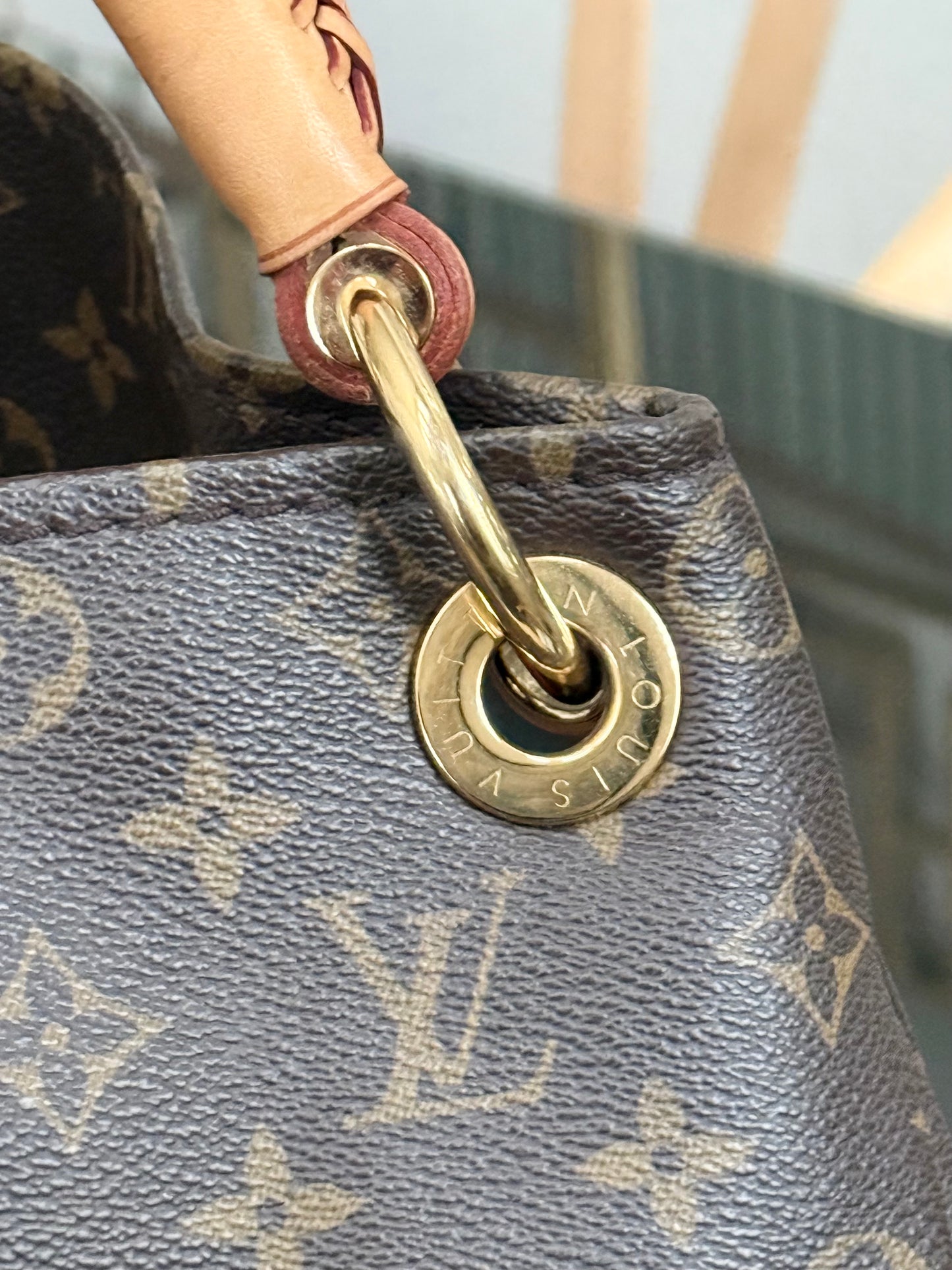 Artsy MM with Dustbag and Insert Organizer - ๐
Year: 2010