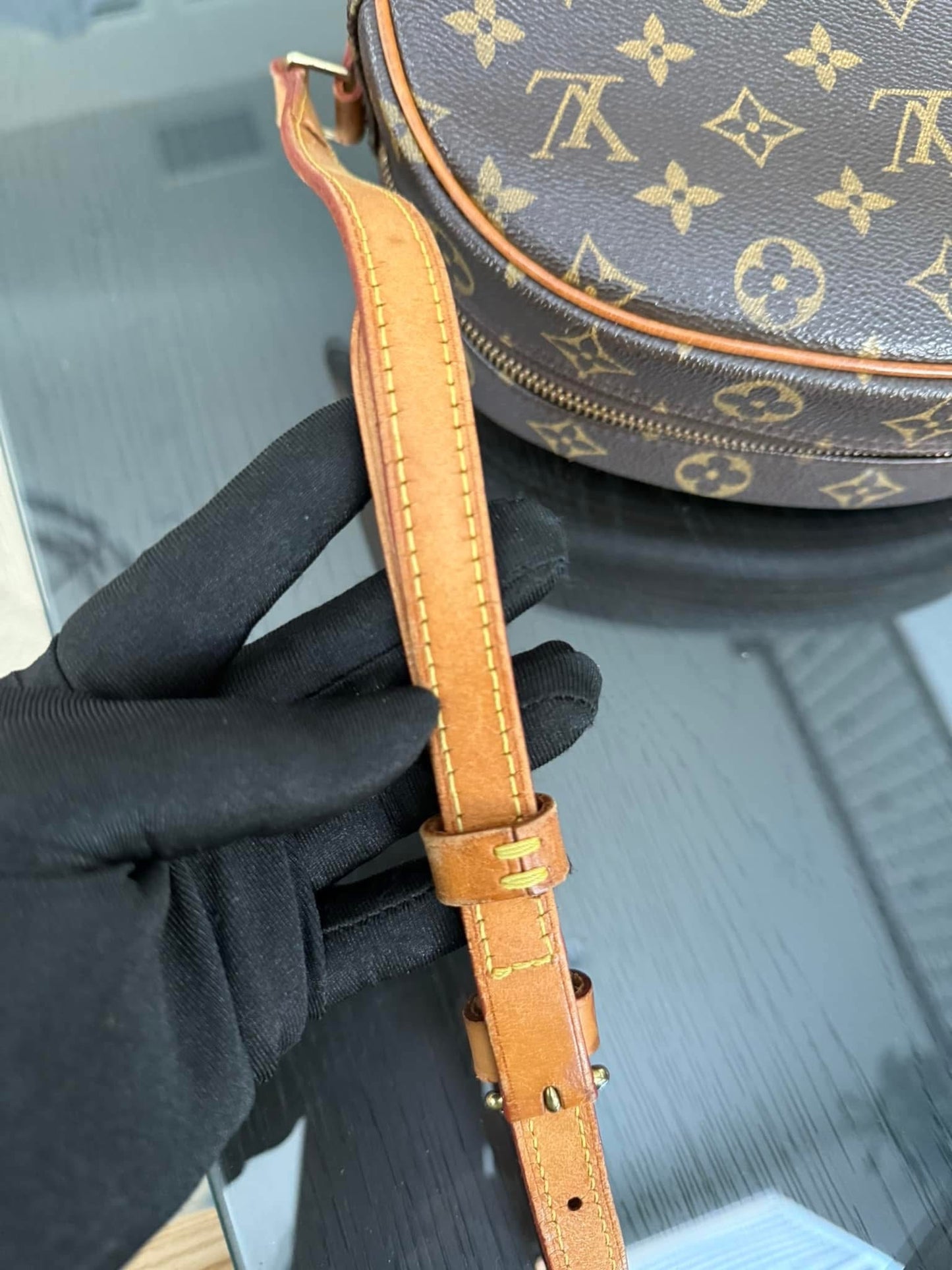 Blois Crossbody -๐๏ธ Year: 1999