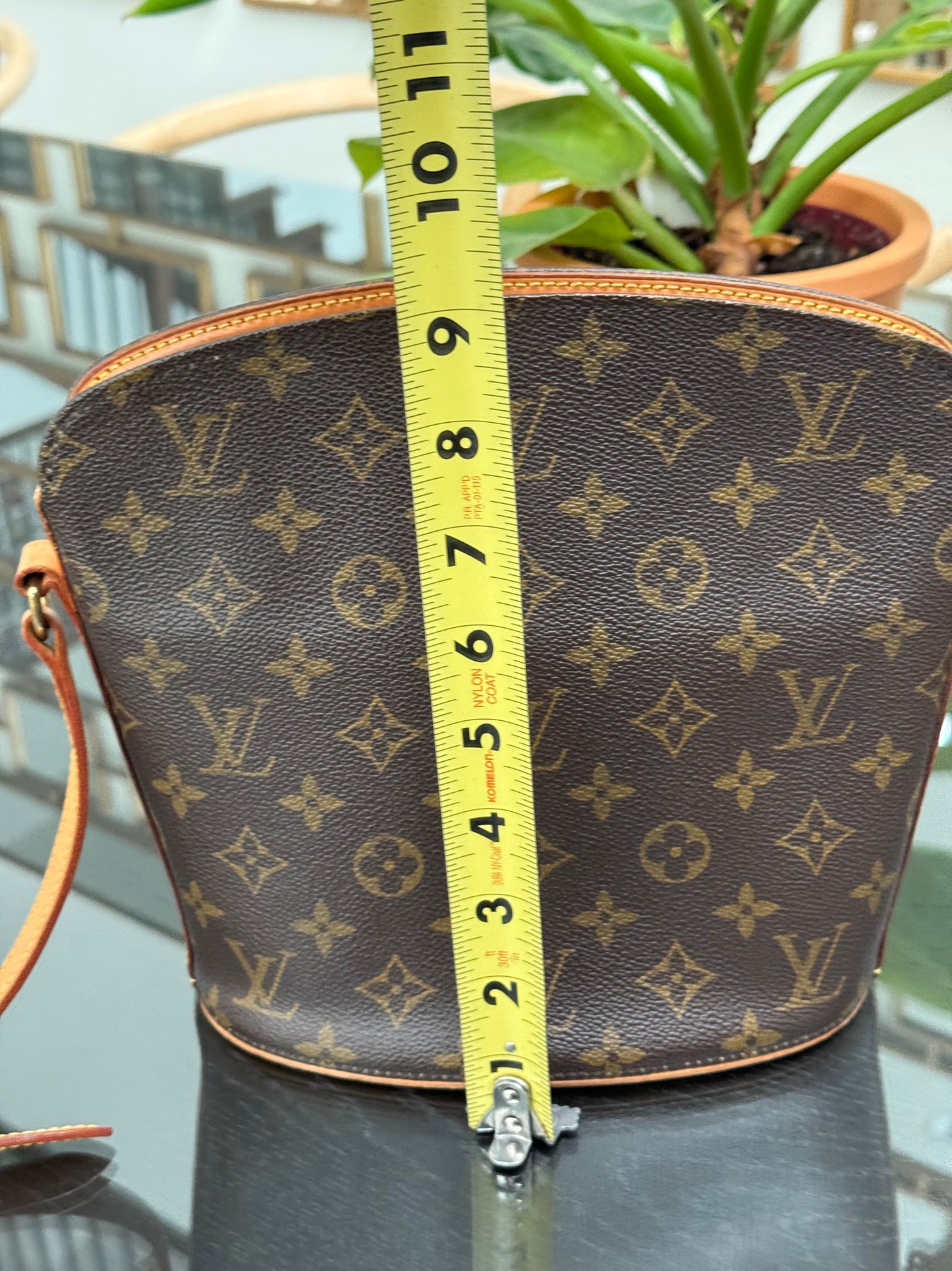 Drouot Crossbody
π
Year: 1996