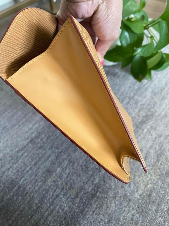 Epi Montaigne Clutch in Winnipeg Beige -Year: 1987
