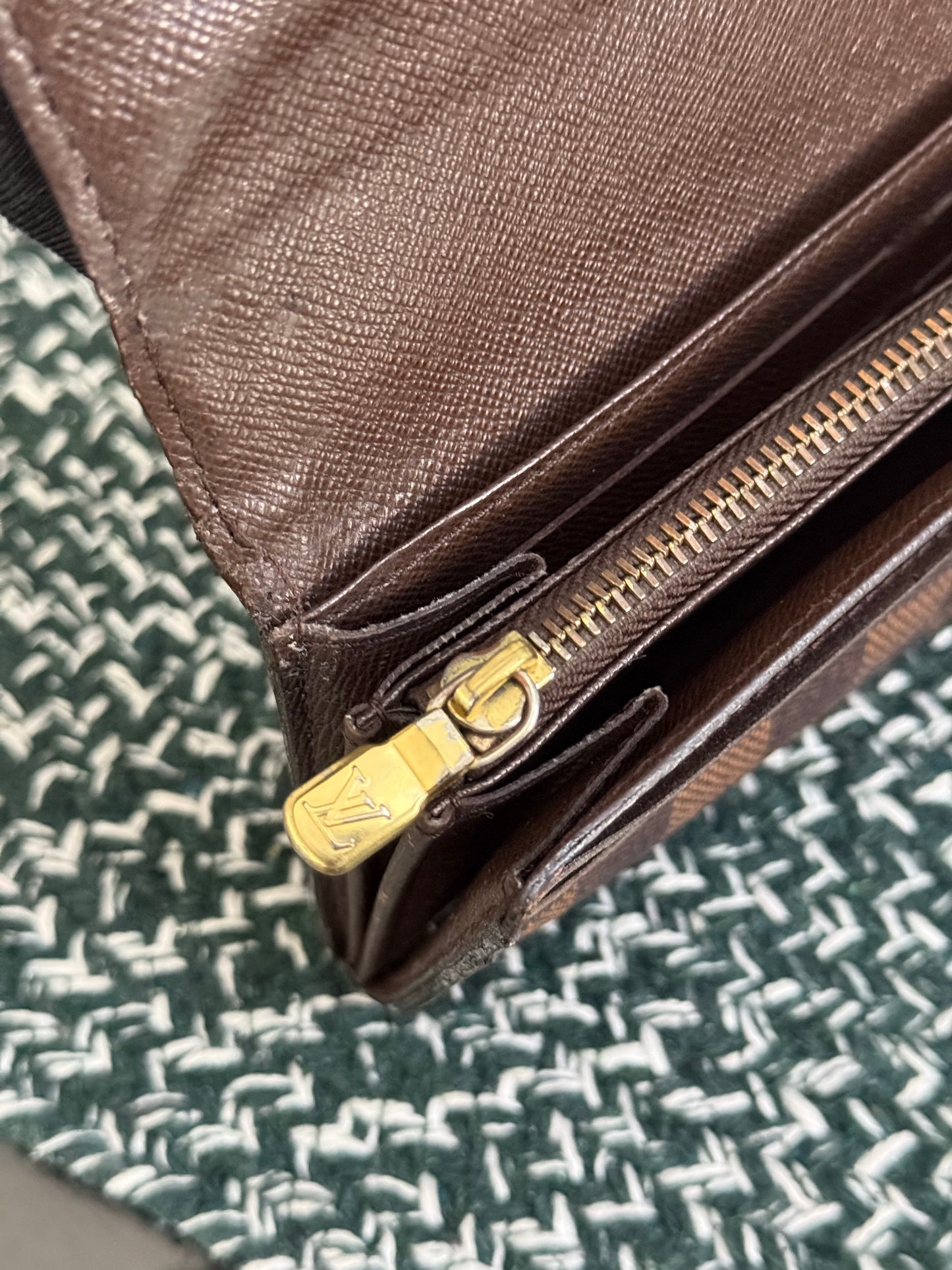 Sarah Wallet in DE with 10 Cardholders 🗓️ Year: 2009