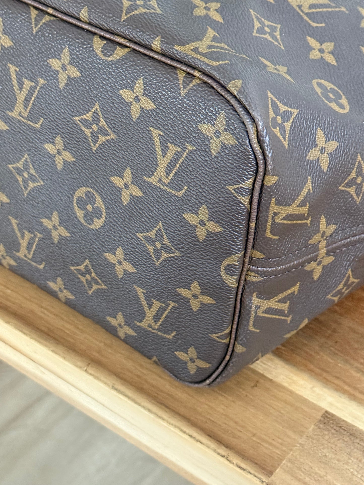 Neverfull MM with Dustbag and Insert Organizer -Year: 2012