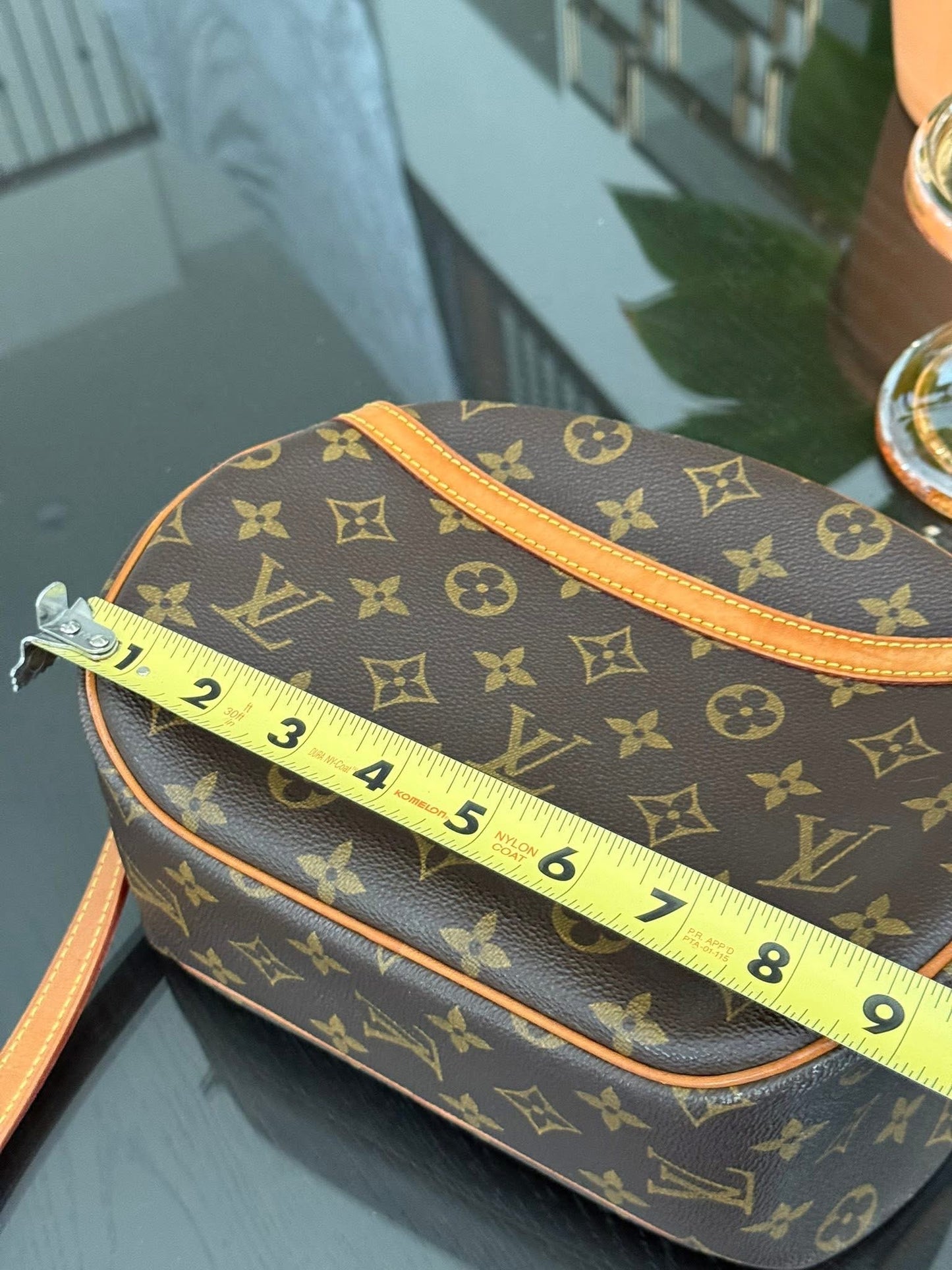 Blois Crossbody -๐๏ธ Year: 1997