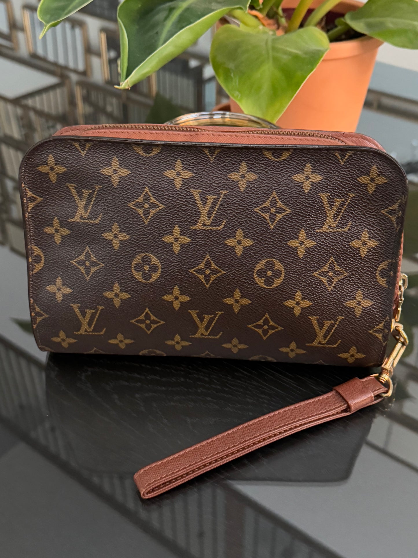 Orsay Clutch
๐๏ธ Year: 1998