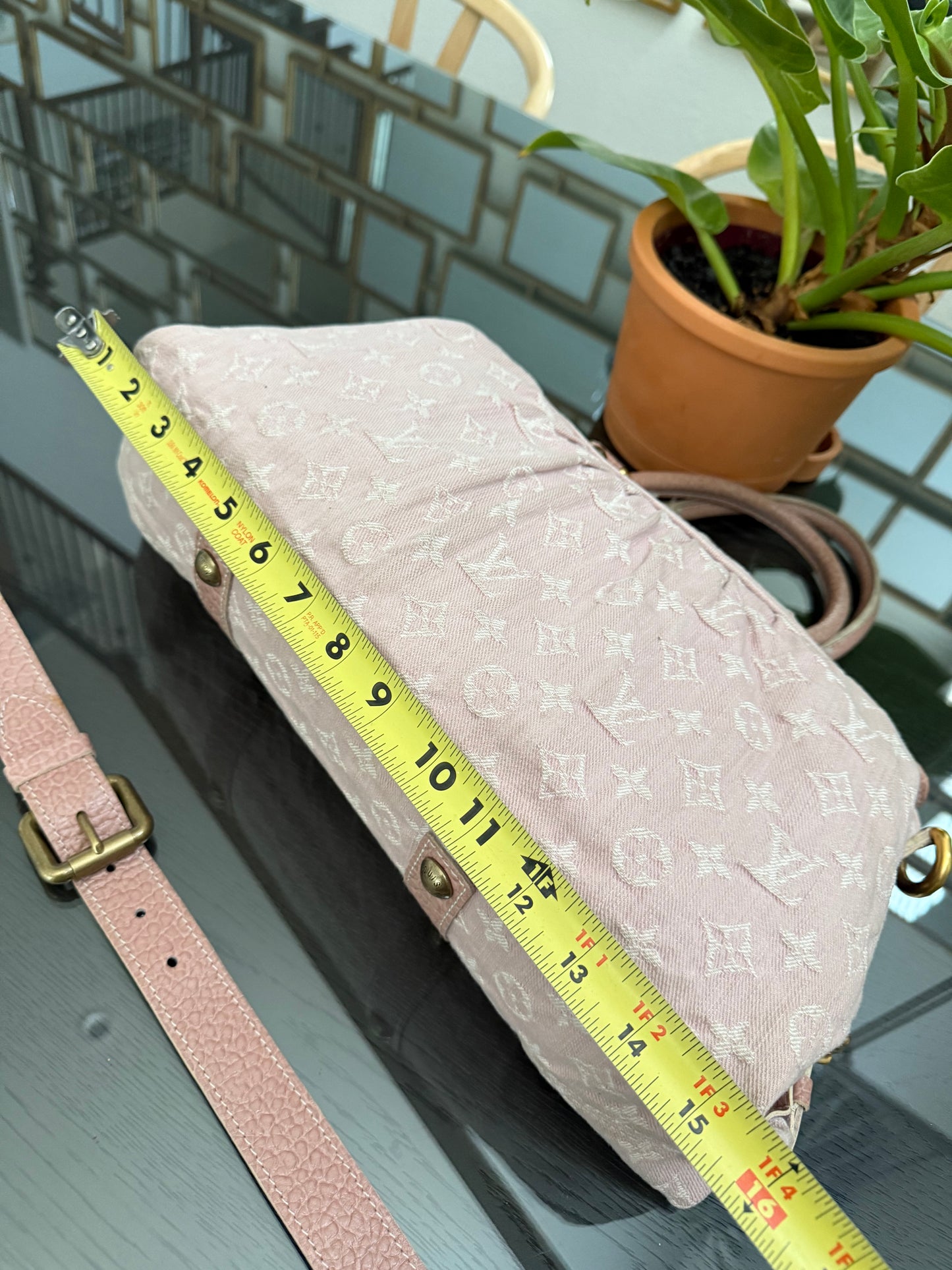 Denim Neo Cabby MM in Rose Pink 🗓️ Year: 2009
