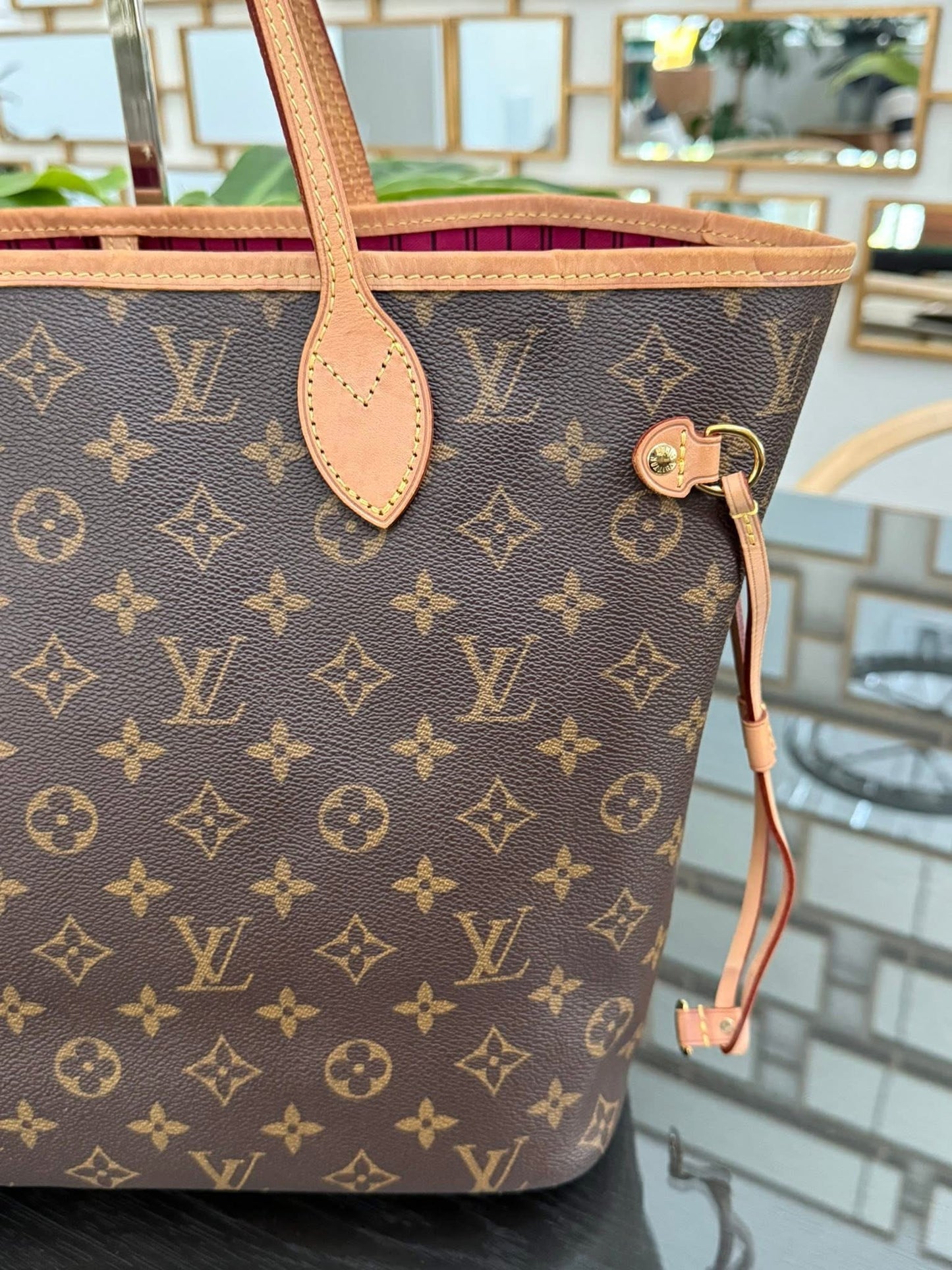 Neverfull MM Monogram in Peony with Dustbag and Insert organizer π
Year: 2020