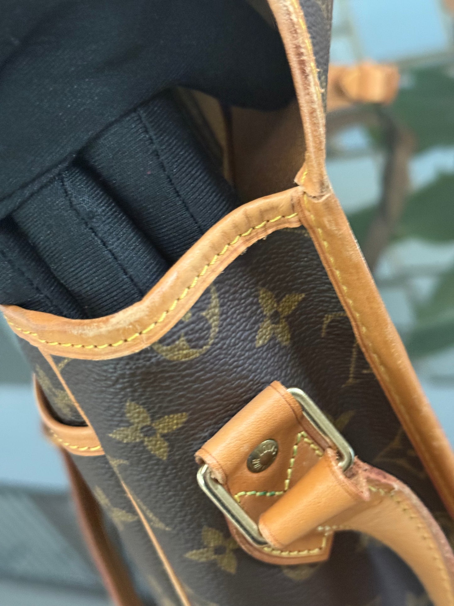 Gibeciere GM Messenger/ Crossbody Bag ๐
Year: 1994