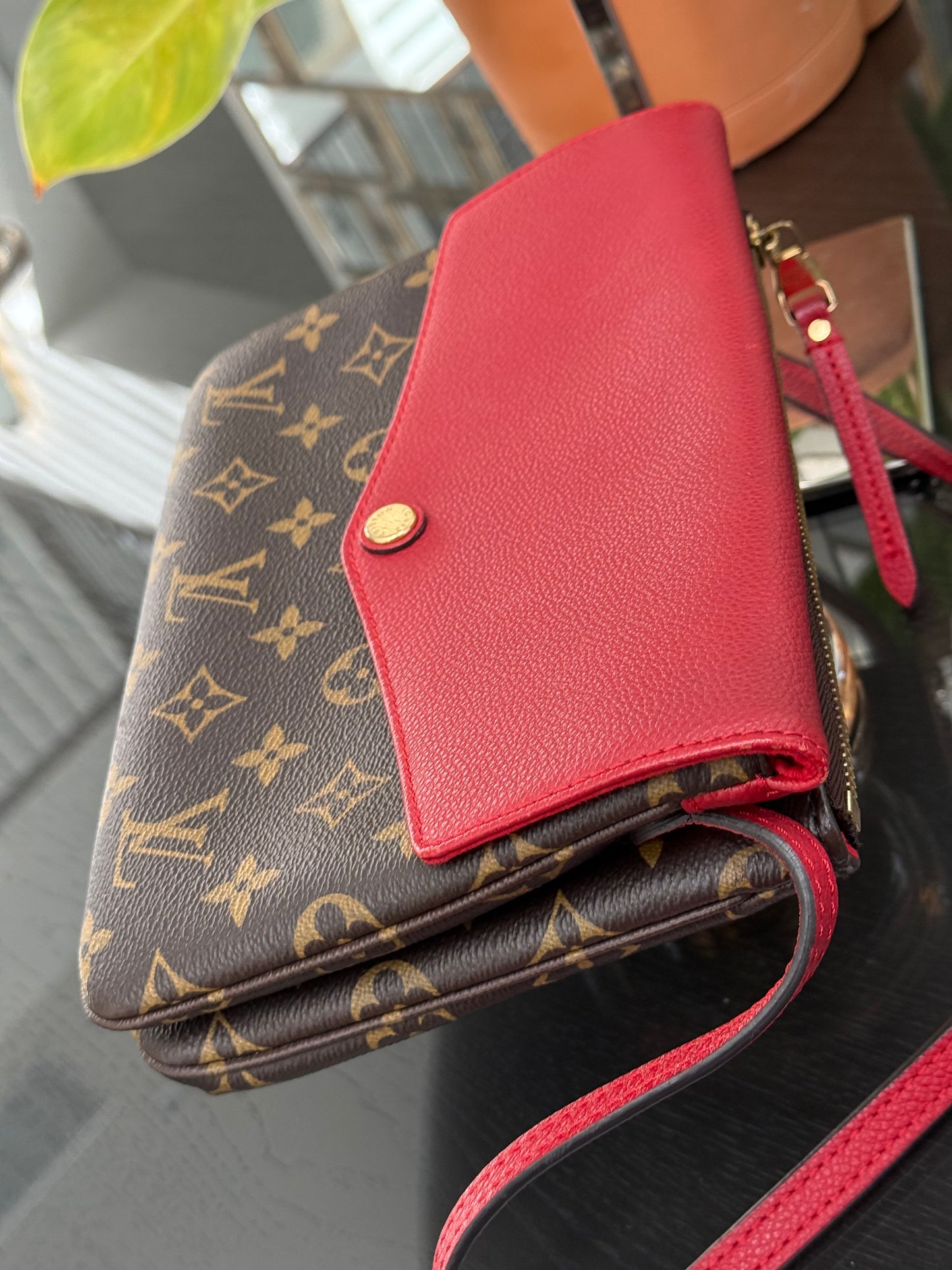 Twice Pochette in Cerise Red with Dustbag -π
Year: 2015
