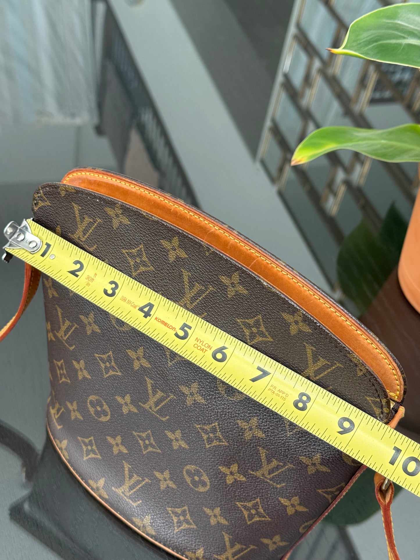 Drouot Crossbody
π
Year: 1996