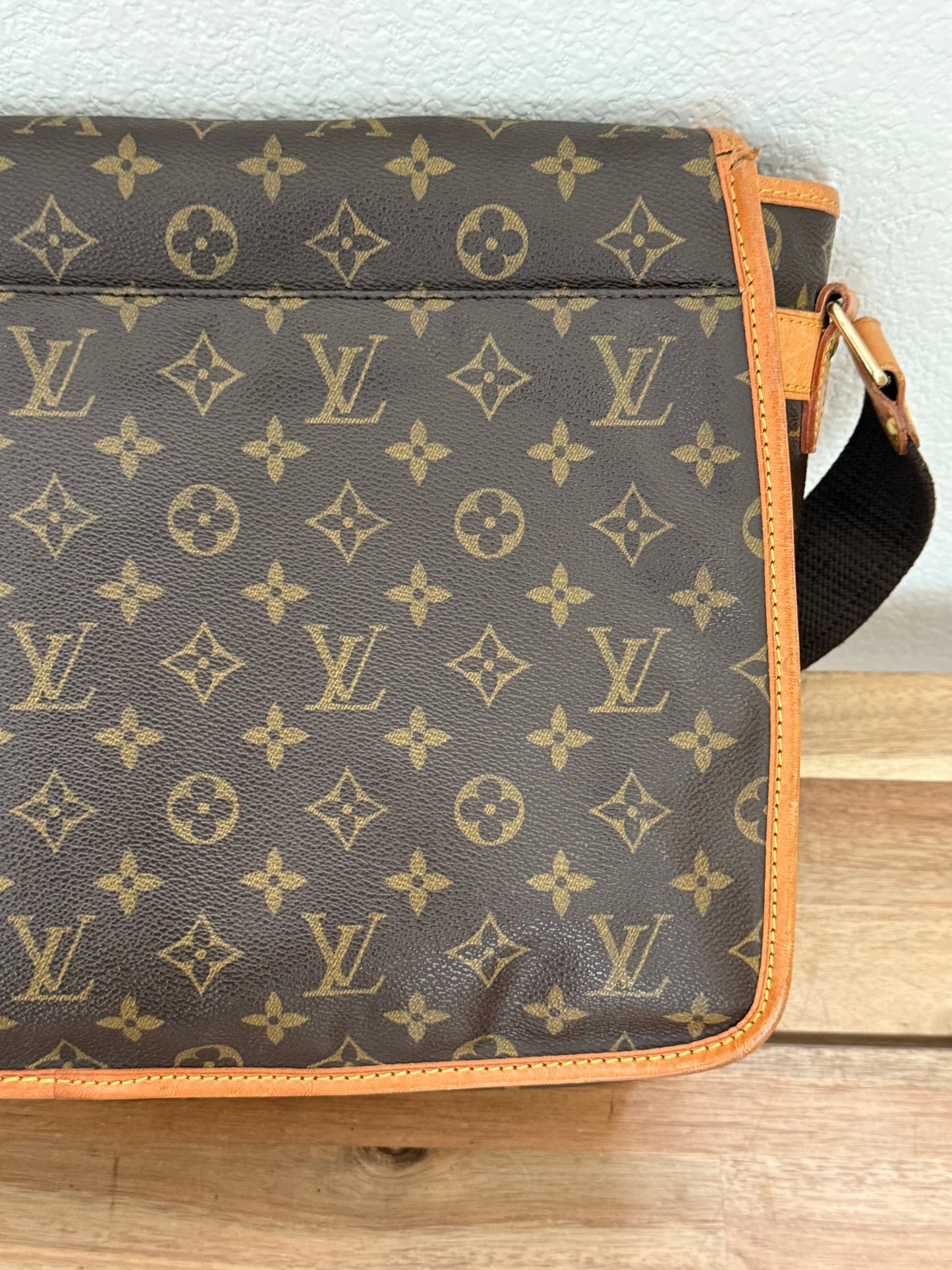 Gibeciere GM Crossbody - π
Year: 1997