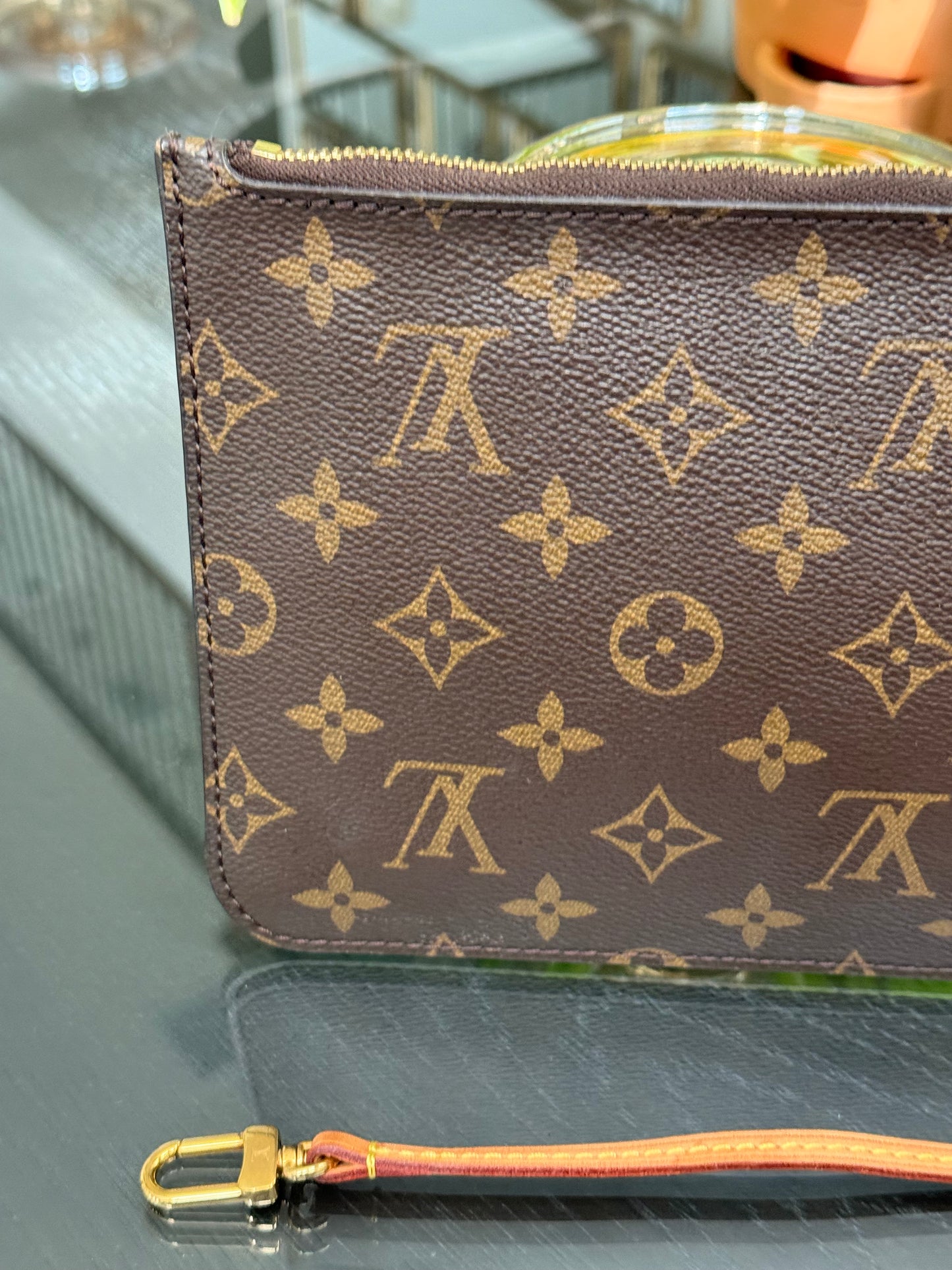 Neverfull MM Pouch-🗓️ Year: 2016