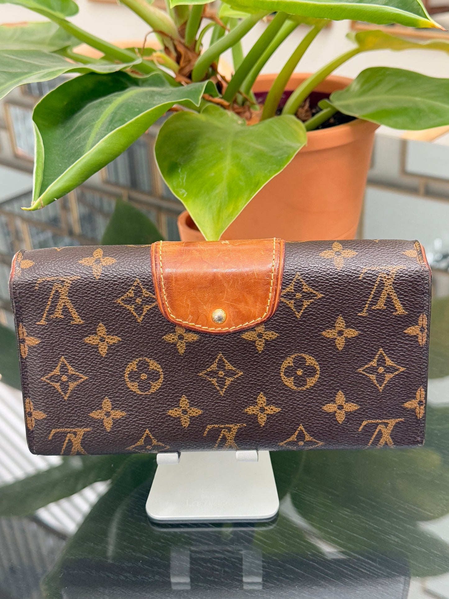 Boetie Wallet w/ 16 Cardholders - ๐
Year: 2011