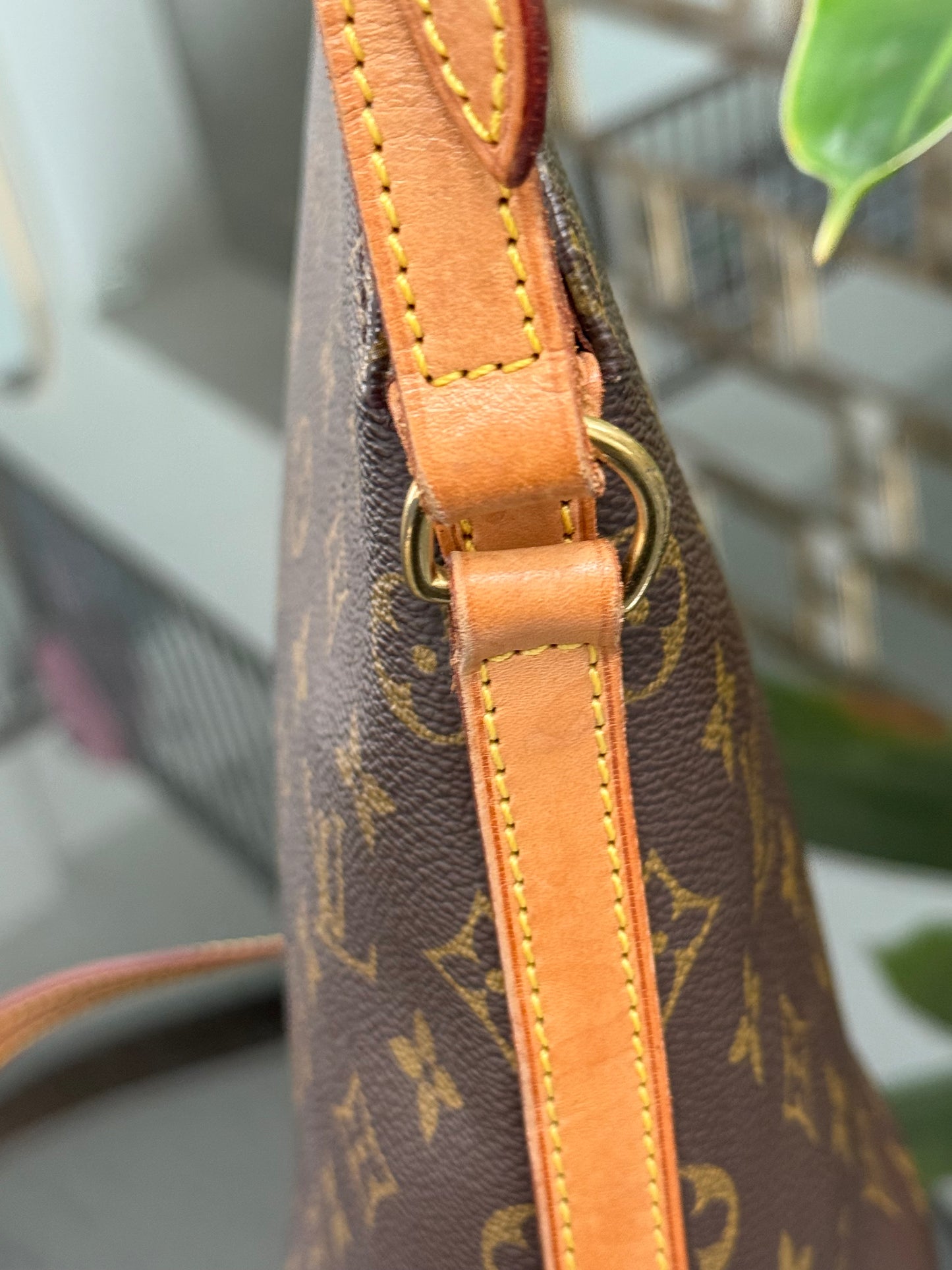 Drouot Crossbody
π
Year: 1996