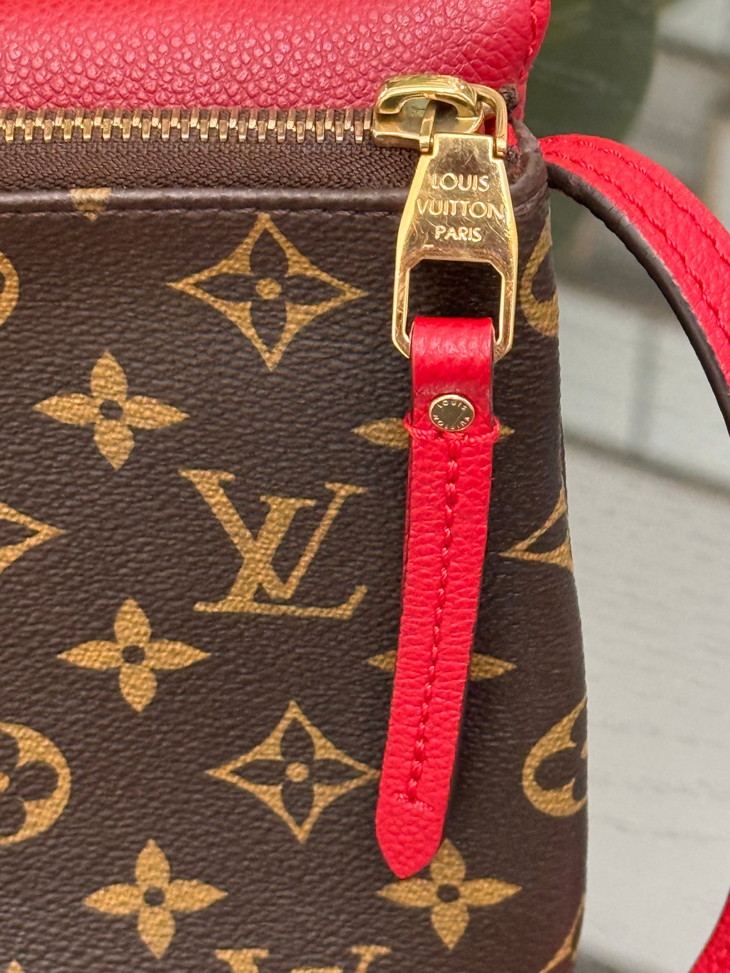 Twice Pochette in Cerise Red with Dustbag -π
Year: 2015