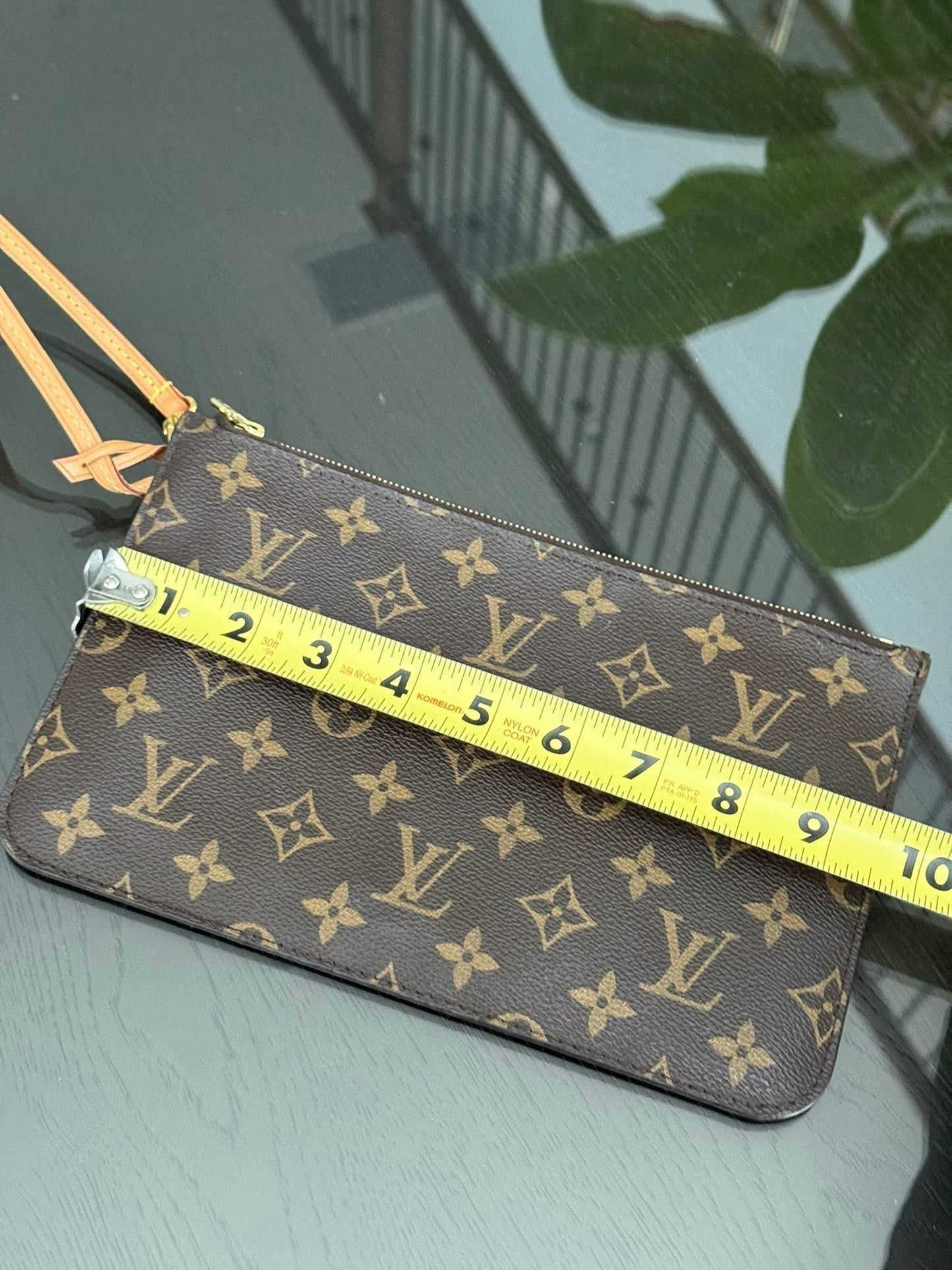 Neverfull MM/GM Pouch in beige 🗓️ Year: 2016