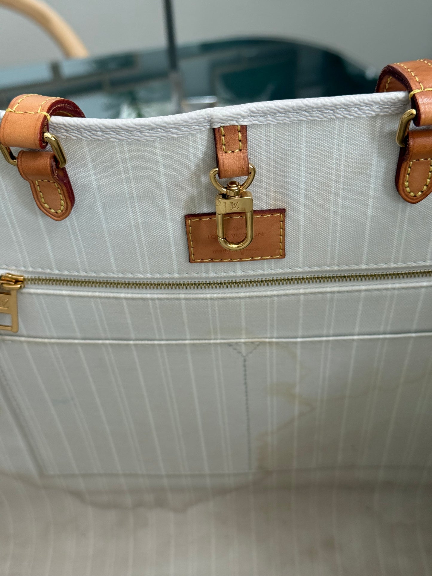 On The Go GM By The Pool in Monogram with Dustbag and Insert Organizer -Microchip