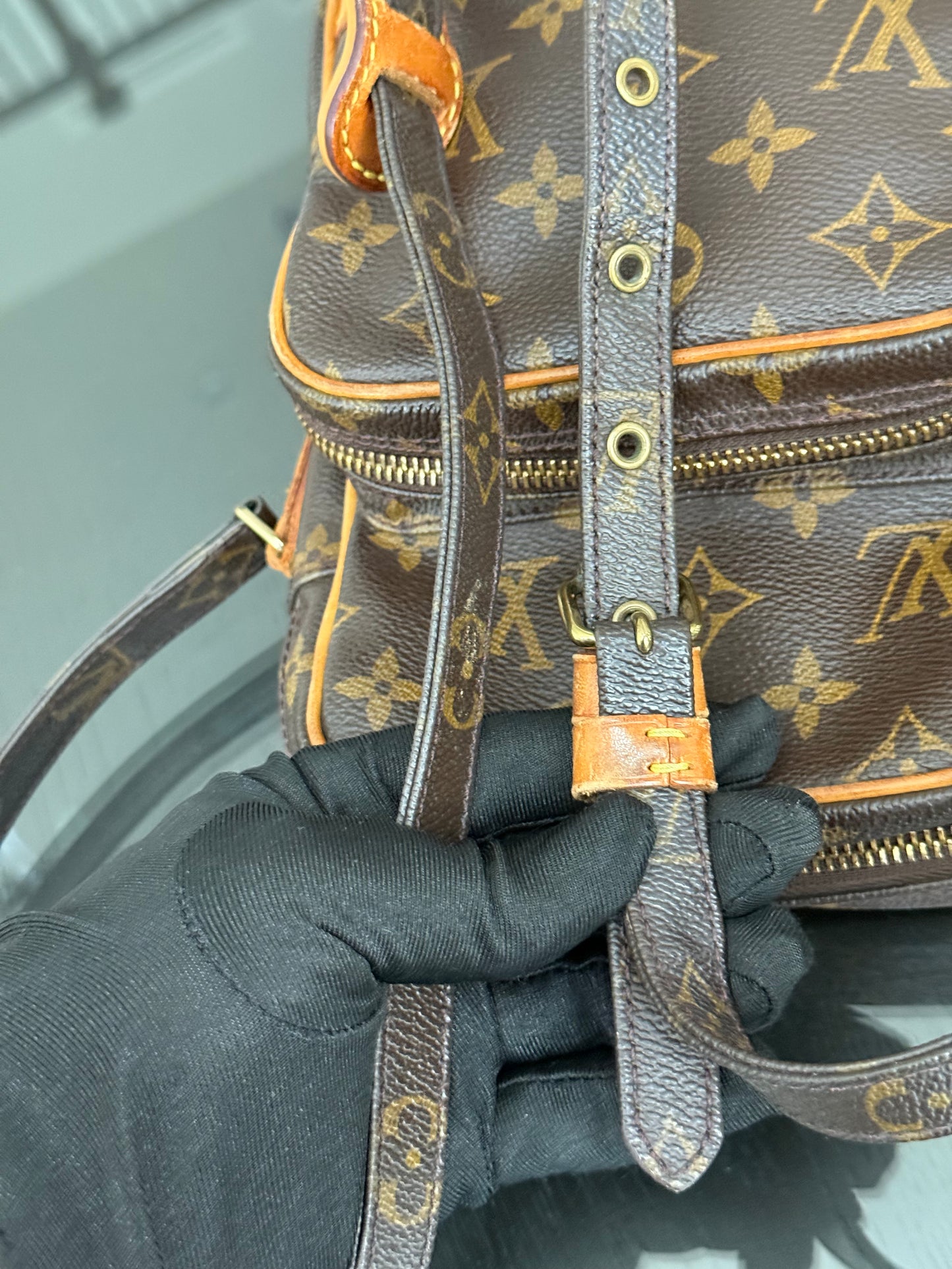 Amazon Crossbody Bag
๐๏ธ Year: 2000