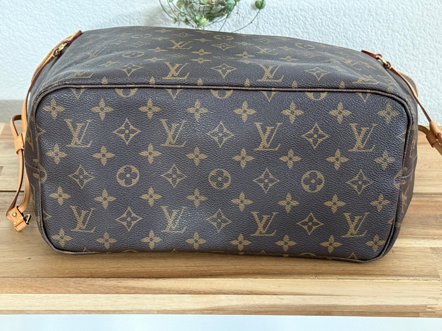 Neverfull MM with Dustbag and Insert Organizer -Year: 2012