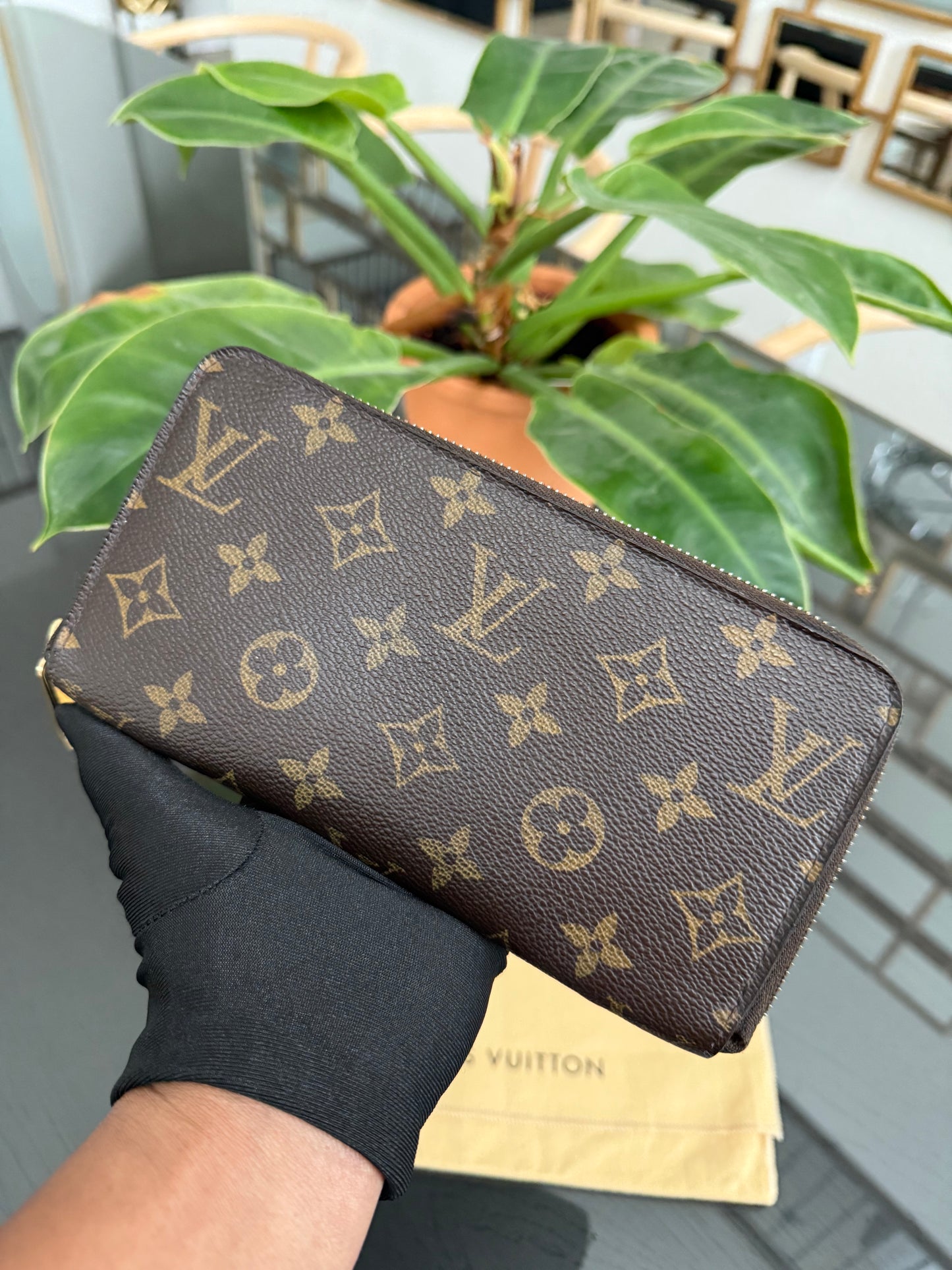 Monogram Zippy Long Wallet with Dustbag 🗓️ Year: 2006