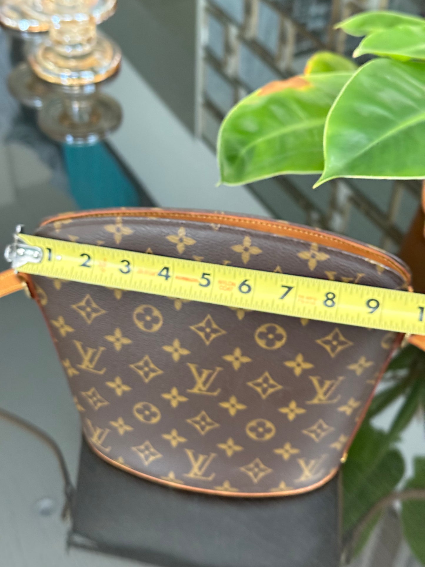 Drouot Crossbody ๐
Year: 2000