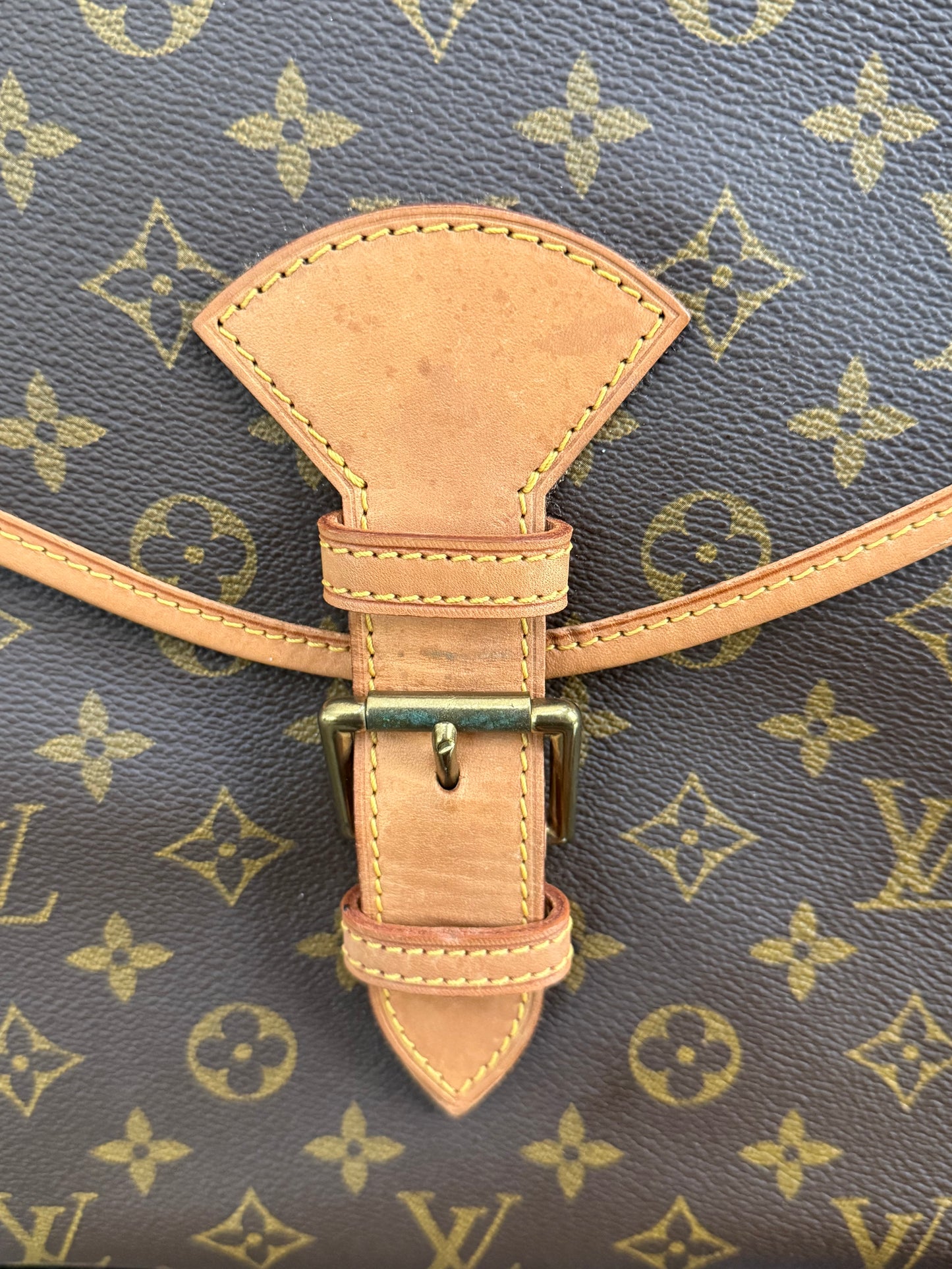 Beverly GM Satchel Crossbody - 📅 Year: 1991