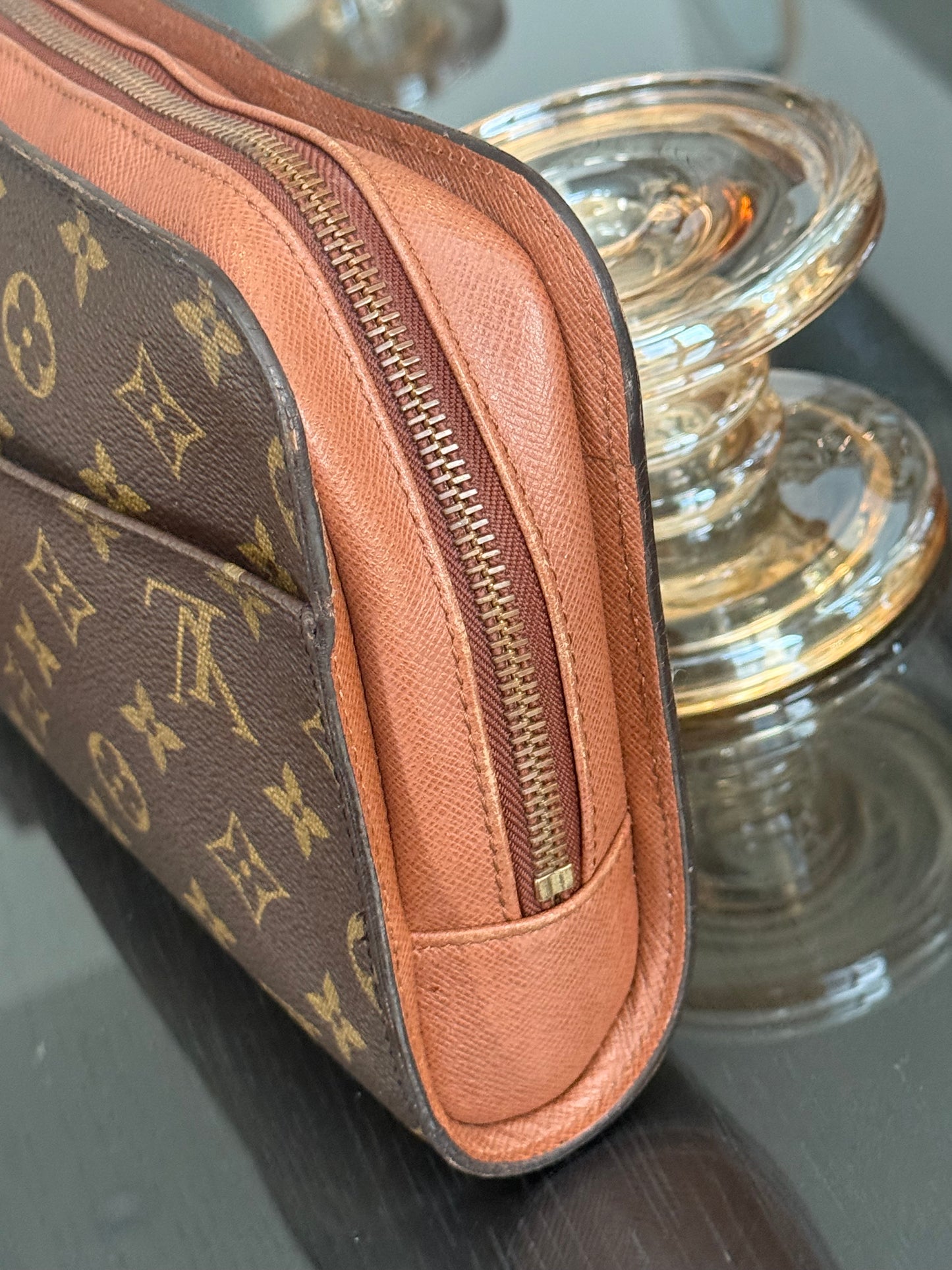 Orsay Clutch
๐๏ธ Year: 1995