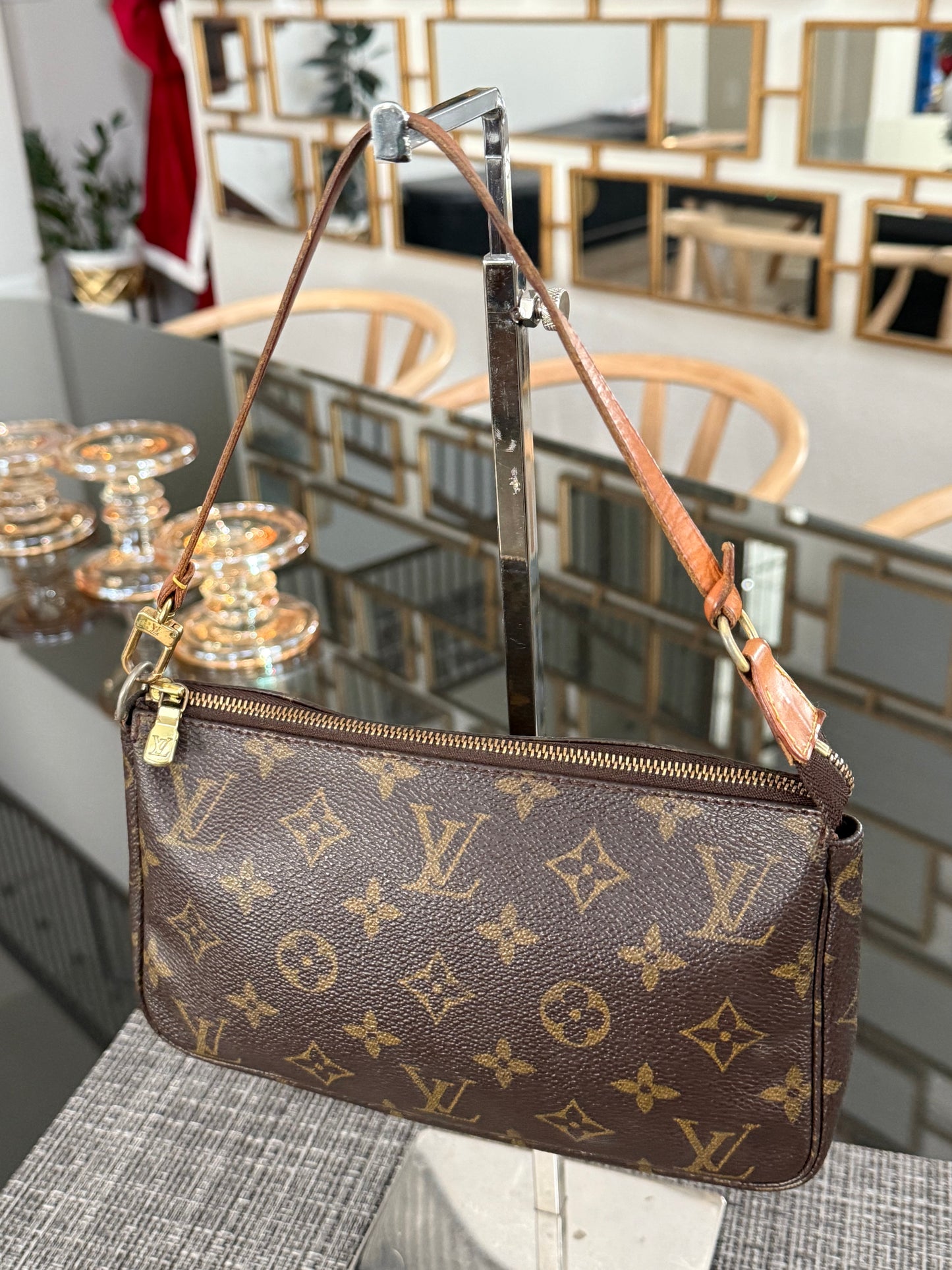 Pochette Accessories - ๐
Year: 2002