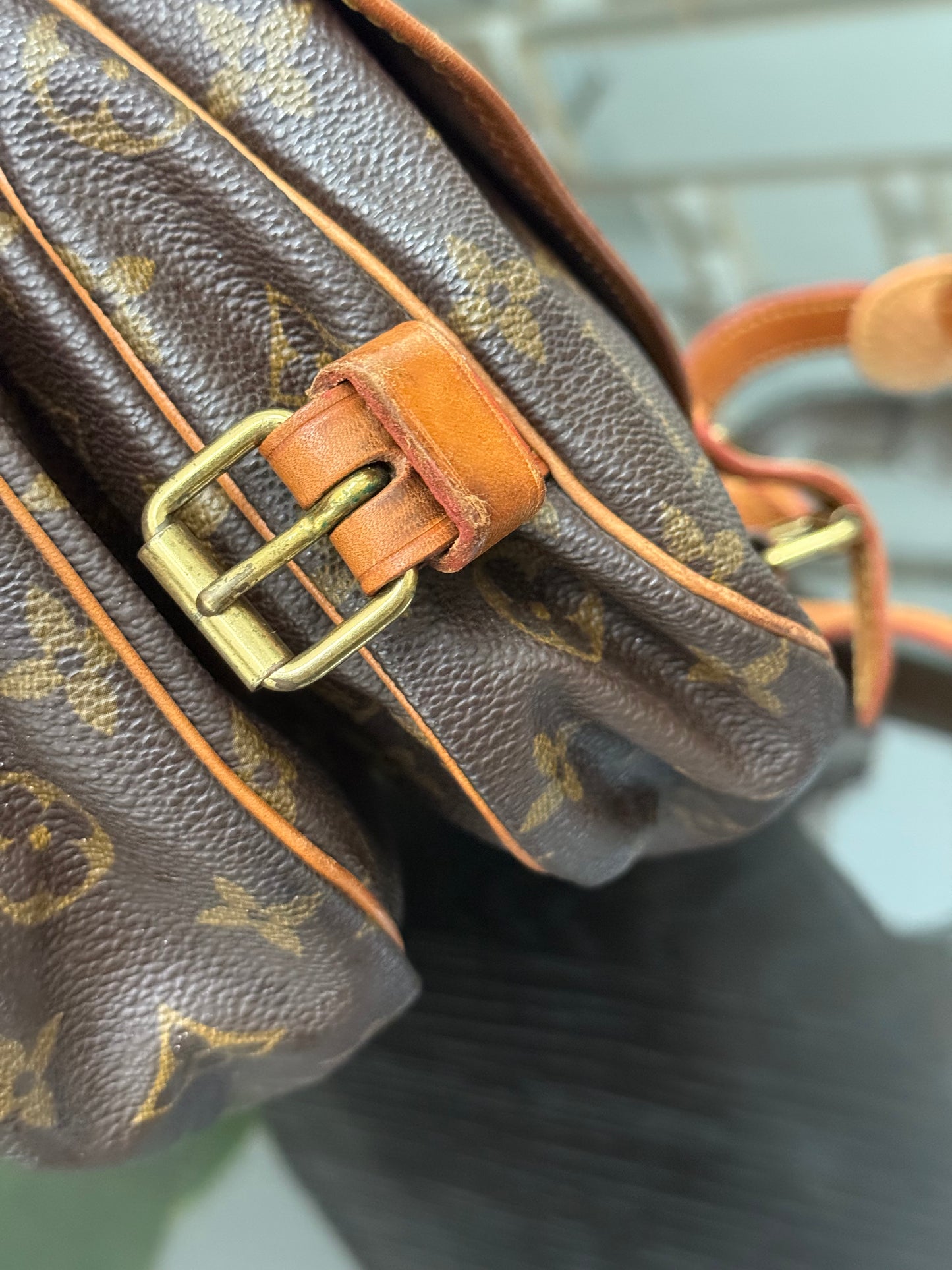 Saumur 30 Crossbody -๐๏ธ Year: 1992